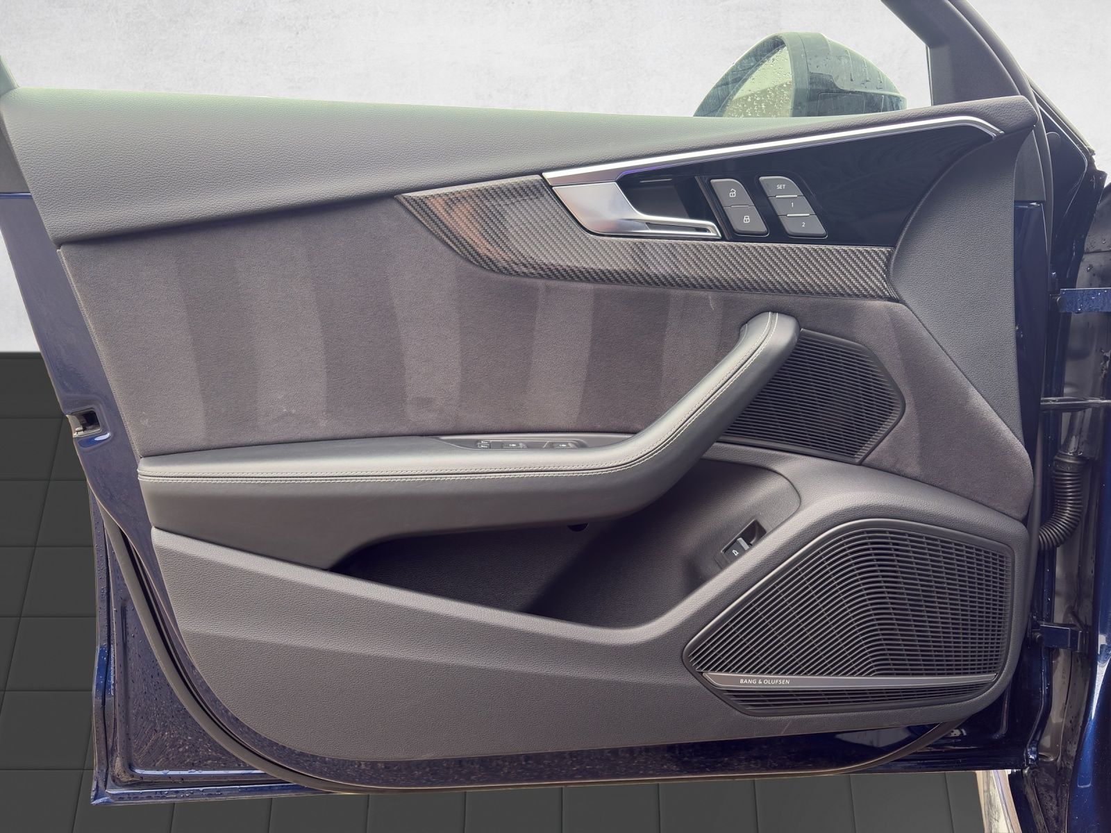 AUDI RS4 Avant quattro tiptronic-image-14