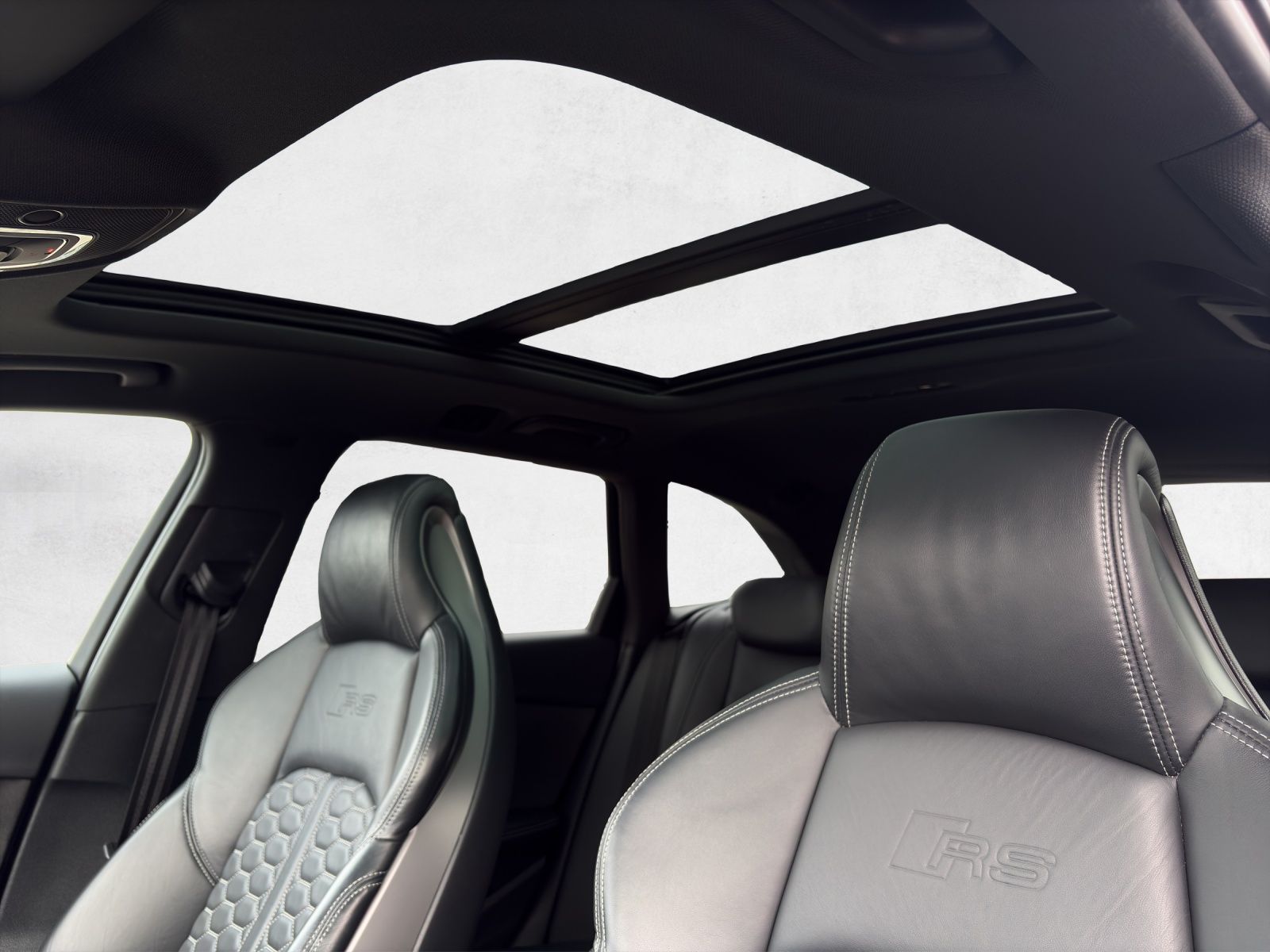 AUDI RS4 Avant quattro tiptronic-image-17