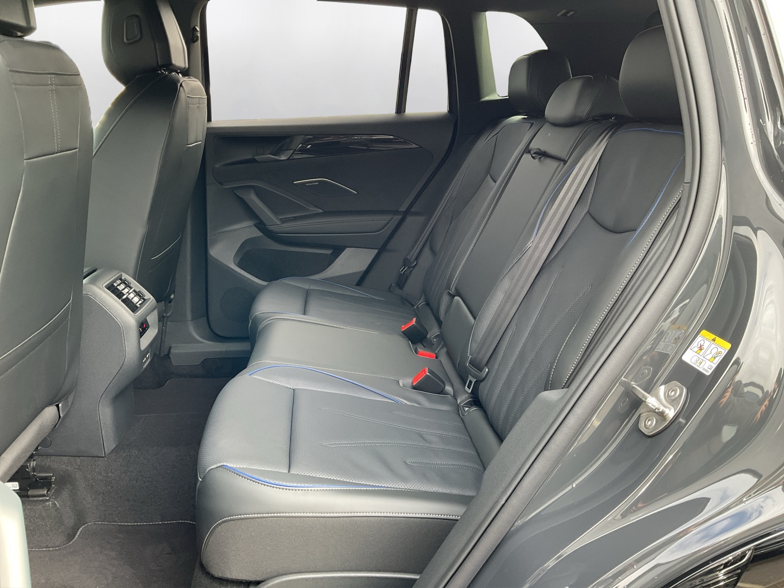 VW Tiguan 2.0 TSI DSG R-Line 4Motion-image-10