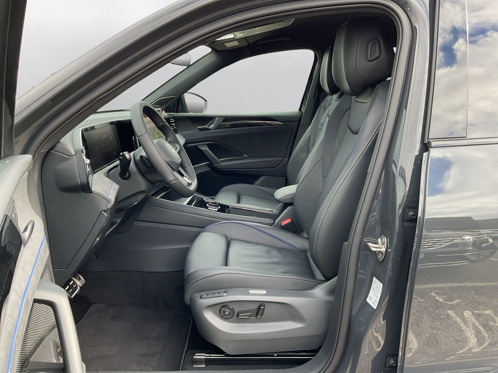 VW Tiguan 2.0 TSI DSG R-Line 4Motion-image-9
