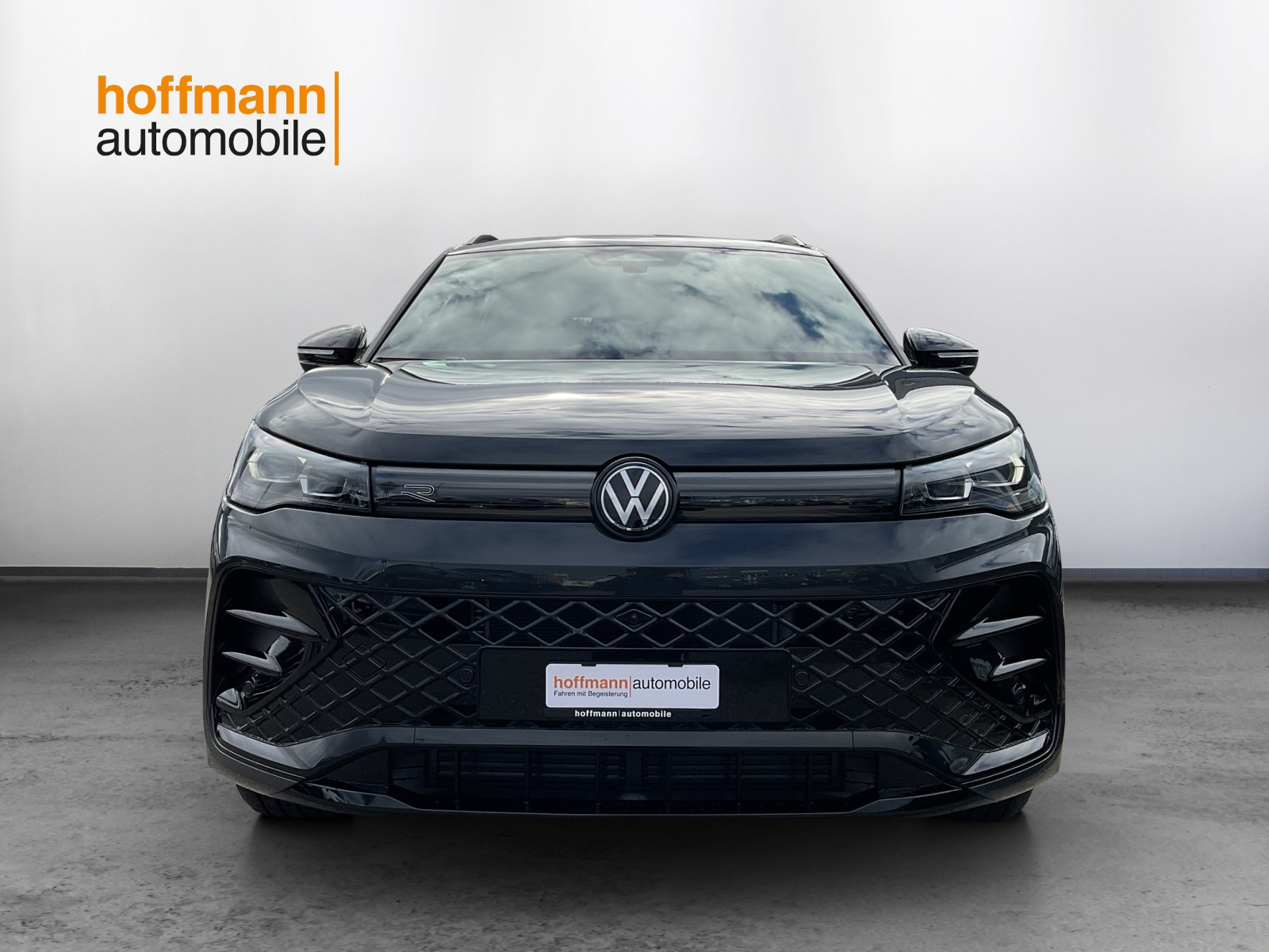 VW Tiguan 2.0 TSI DSG R-Line 4Motion-image-1