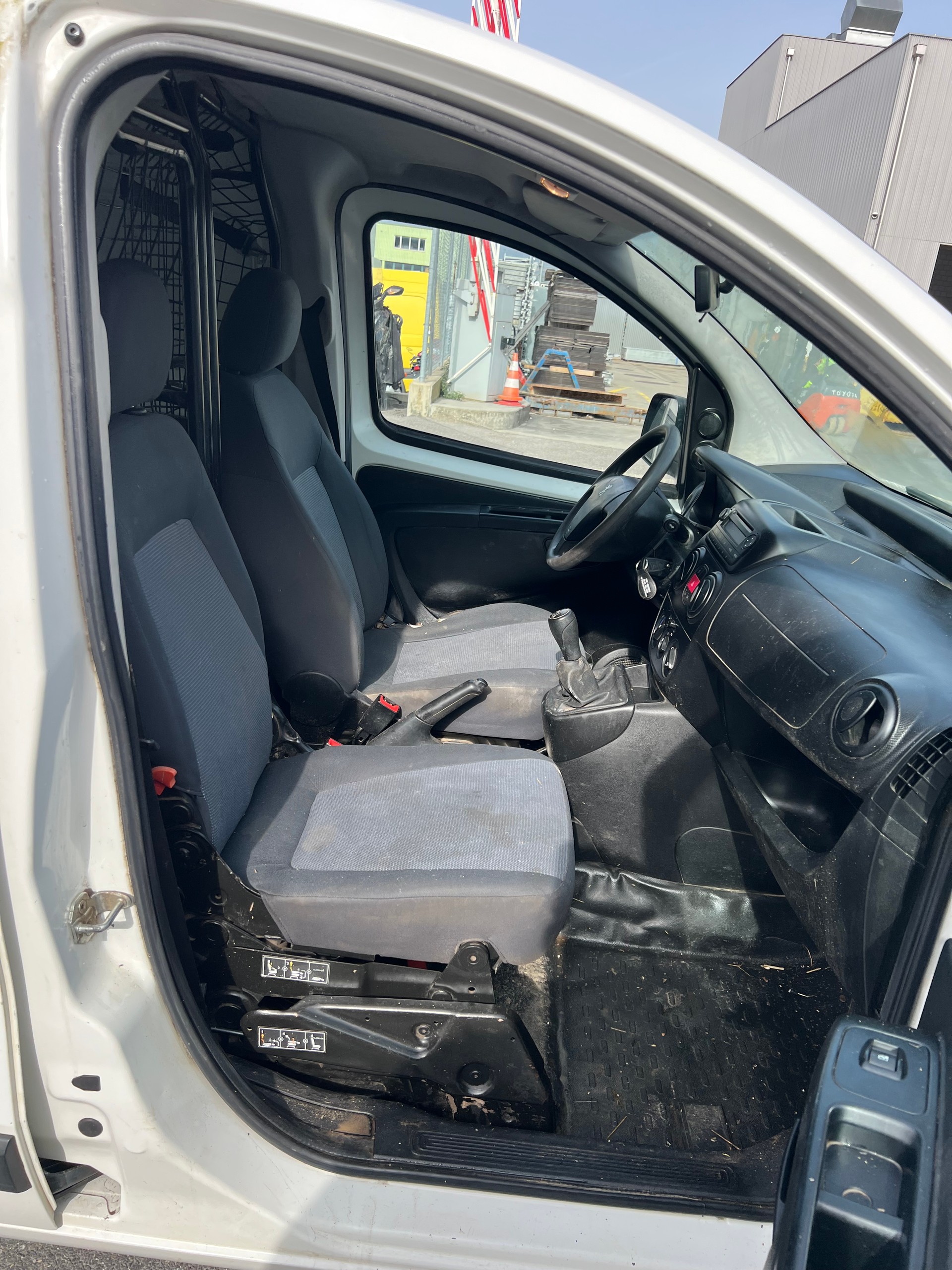 PEUGEOT Bipper 1.3 HDi-image-13