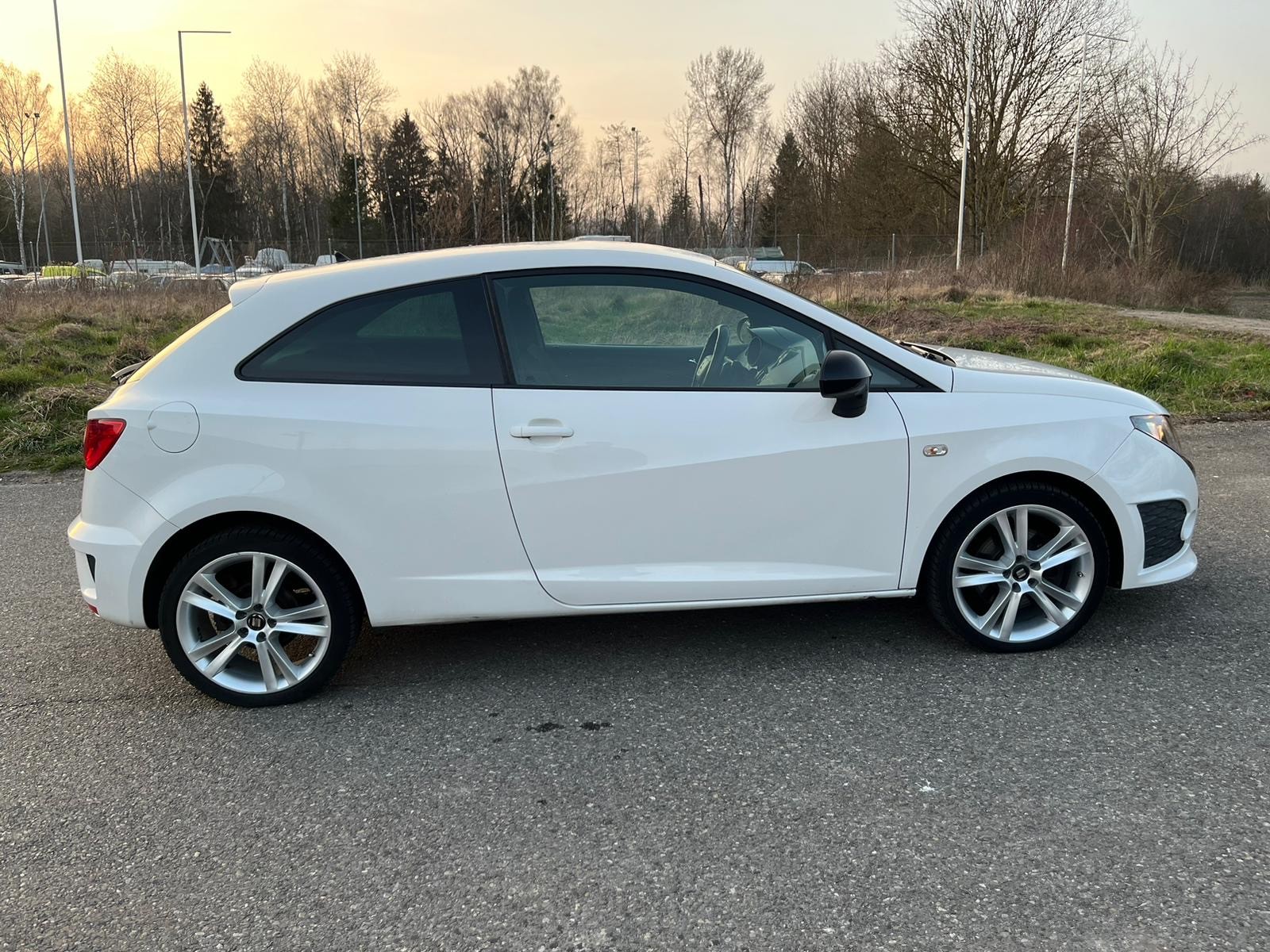 SEAT Ibiza SC 1.4 TSI Cupra R210 Swiss Racing DSG-image-6