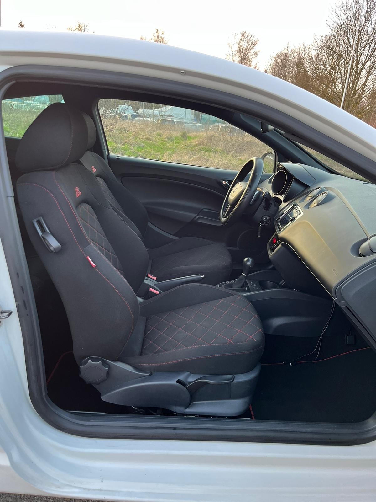 SEAT Ibiza SC 1.4 TSI Cupra R210 Swiss Racing DSG-image-12