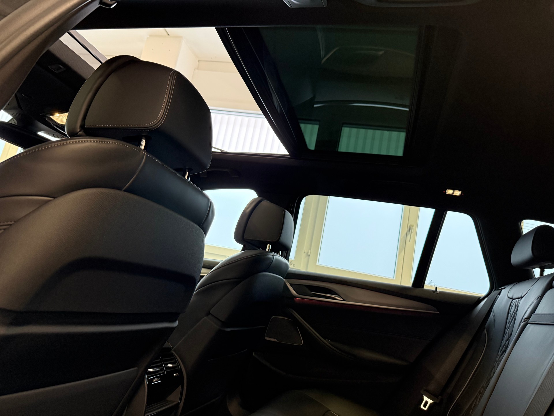 BMW 540d xDrive 48V Touring M Sport Steptronic-image-23