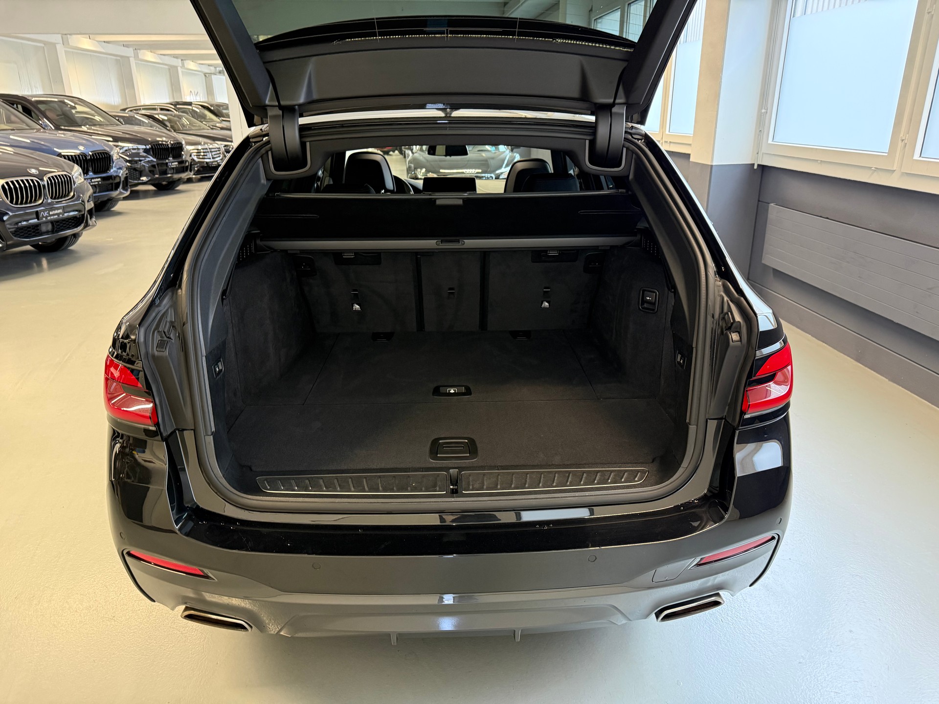 BMW 540d xDrive 48V Touring M Sport Steptronic-image-6