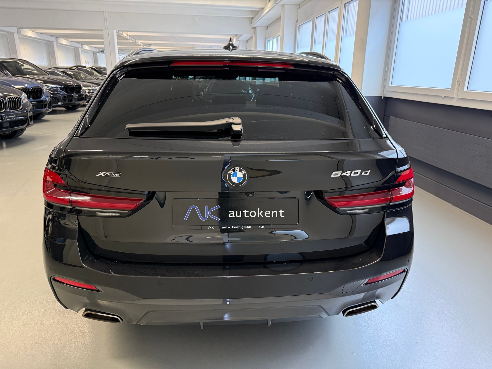 BMW 540d xDrive 48V Touring M Sport Steptronic-image-4