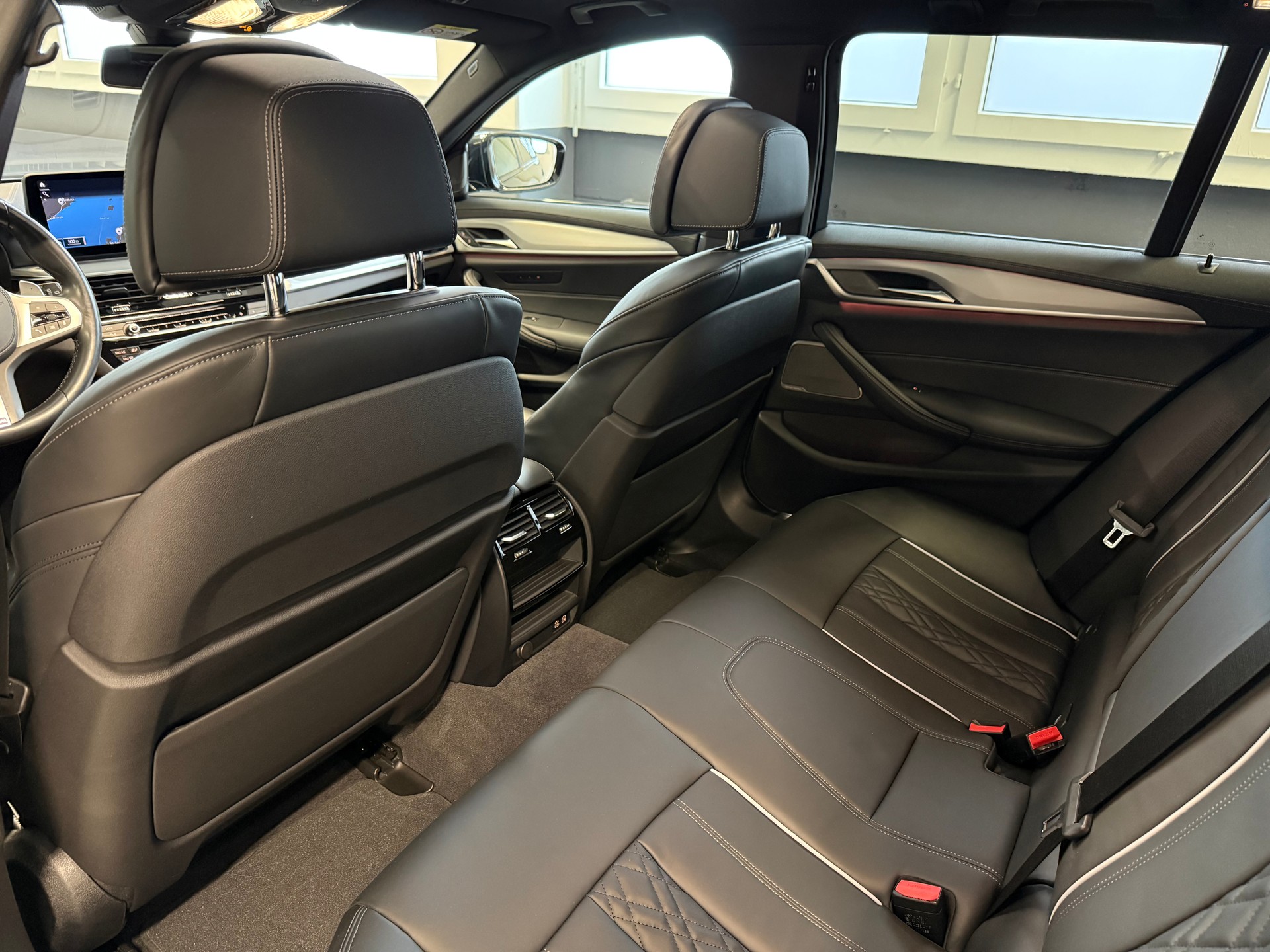 BMW 540d xDrive 48V Touring M Sport Steptronic-image-19