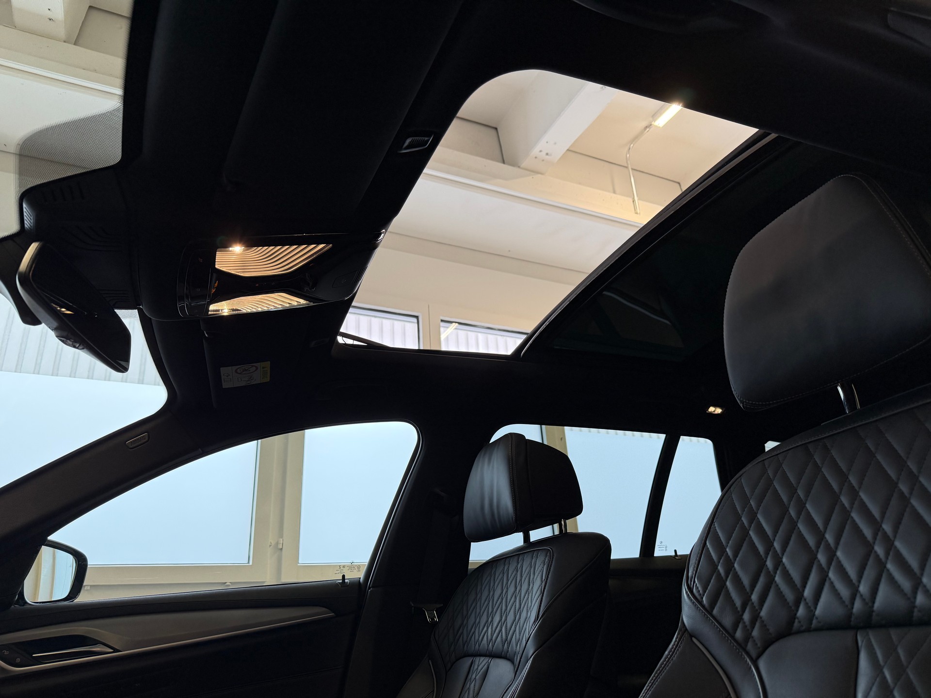 BMW 540d xDrive 48V Touring M Sport Steptronic-image-18