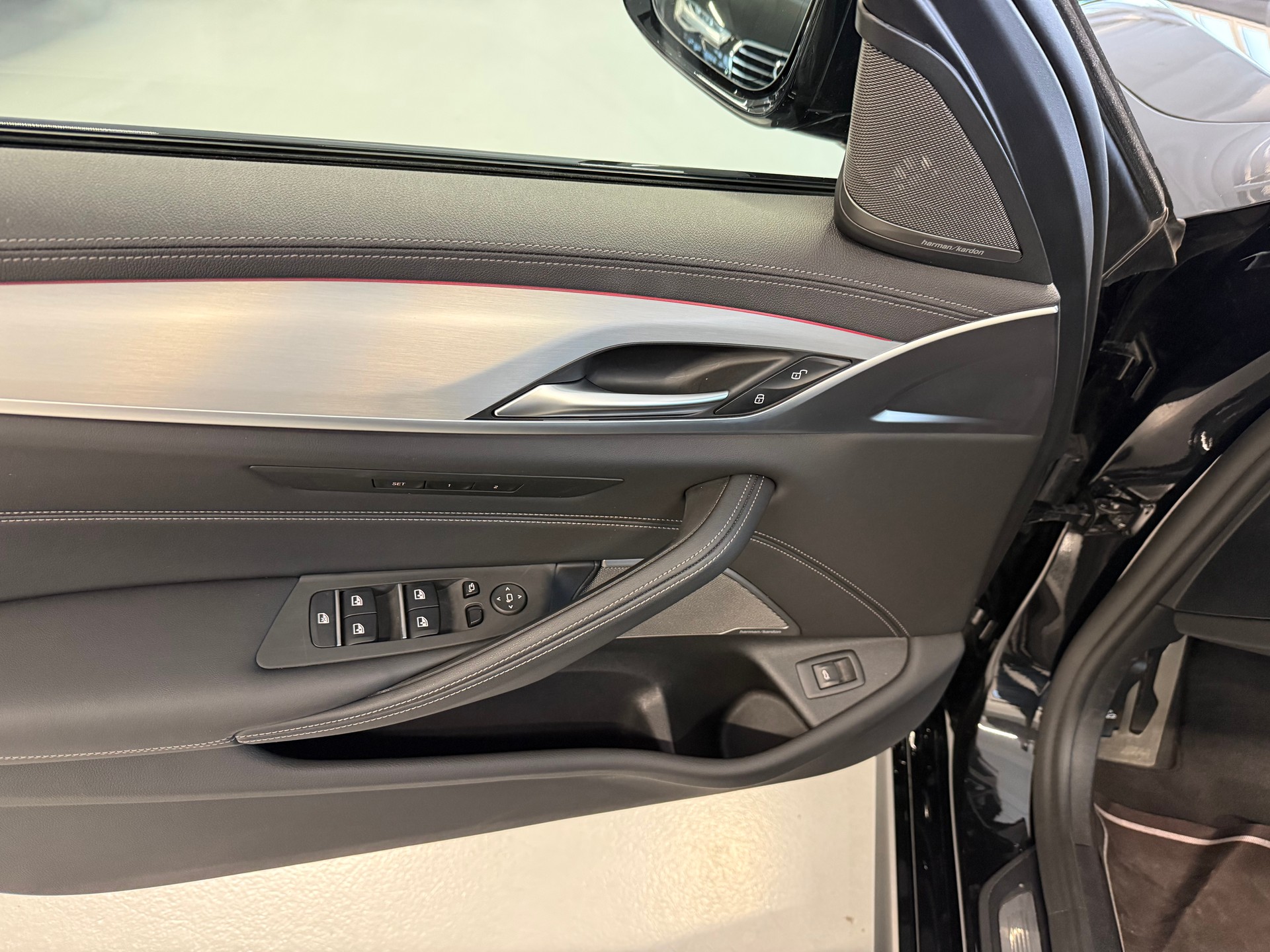 BMW 540d xDrive 48V Touring M Sport Steptronic-image-15