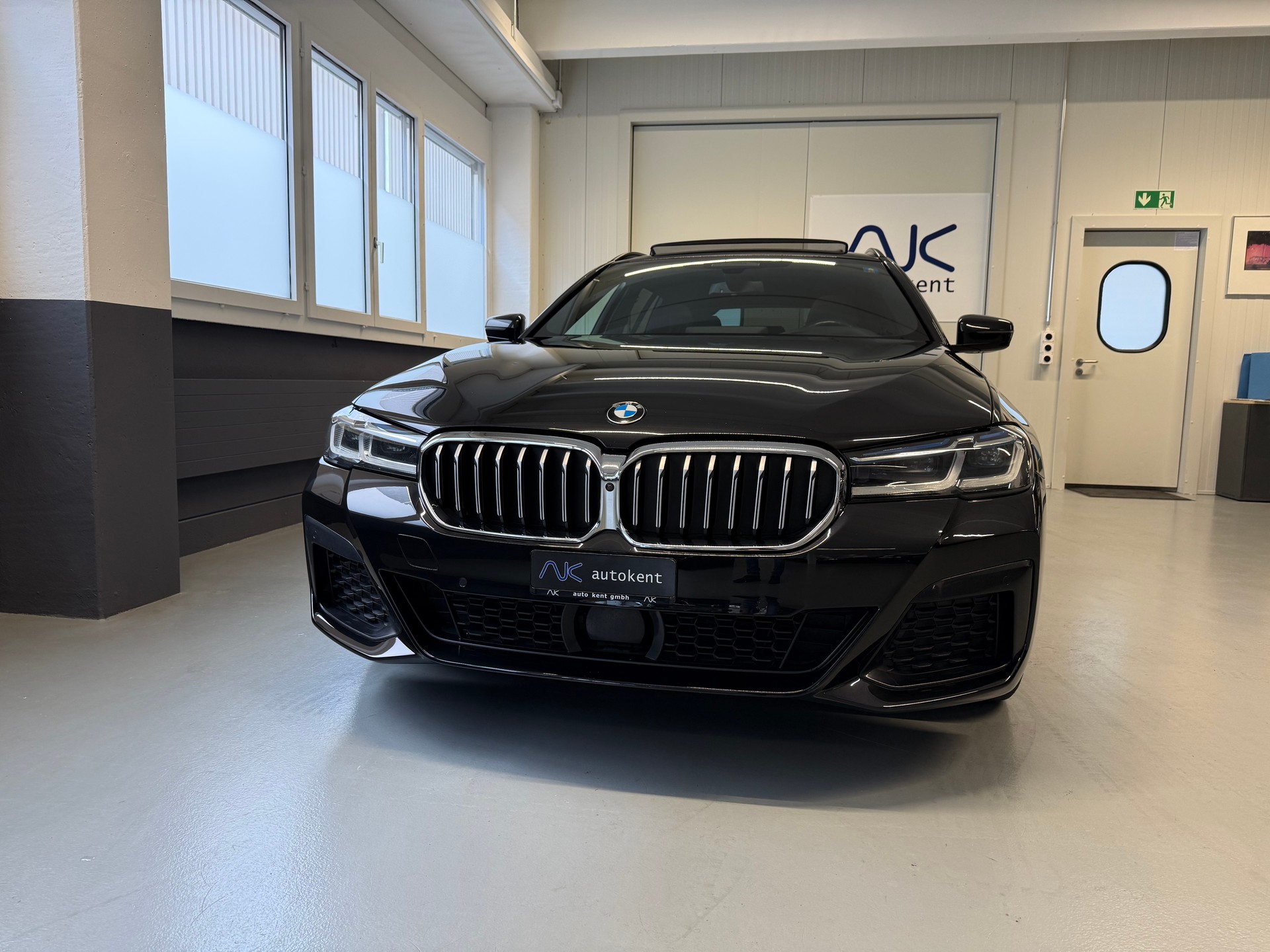 BMW 540d xDrive 48V Touring M Sport Steptronic-image-1