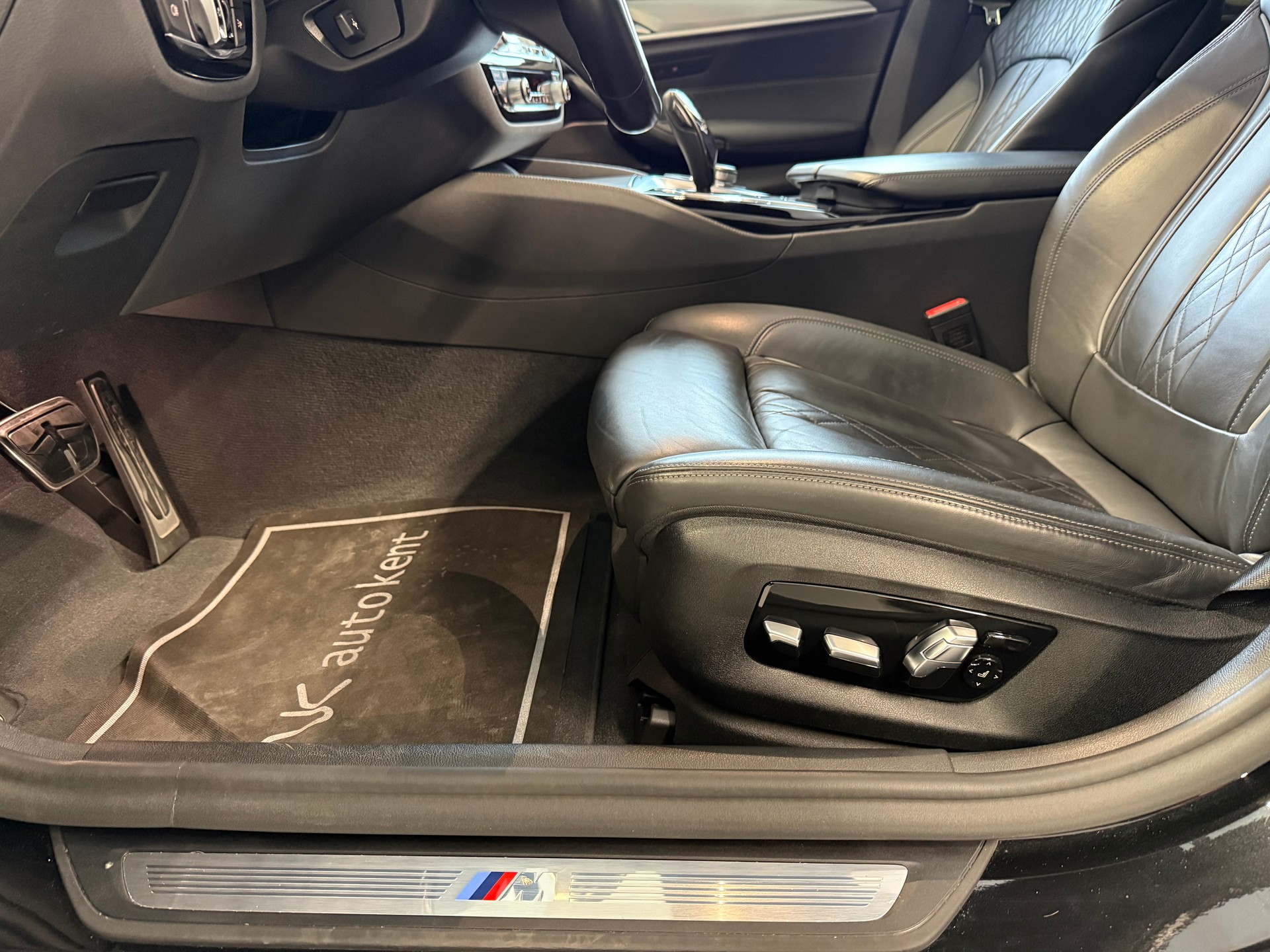 BMW 540d xDrive 48V Touring M Sport Steptronic-image-16