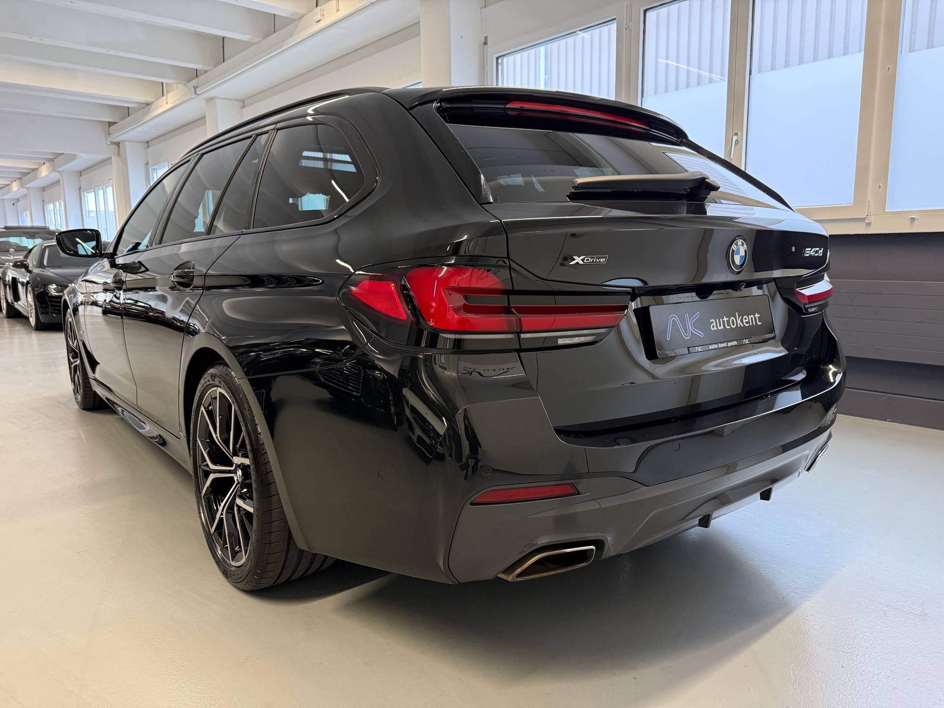 BMW 540d xDrive 48V Touring M Sport Steptronic-image-3