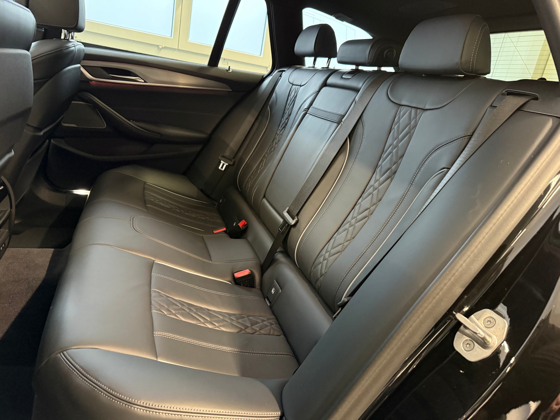 BMW 540d xDrive 48V Touring M Sport Steptronic-image-22