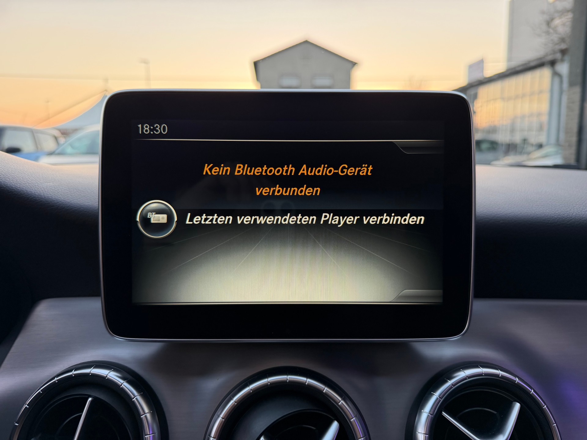 MERCEDES-BENZ CLA Shooting Brake 200 AMG Line 7G-DCT-image-13