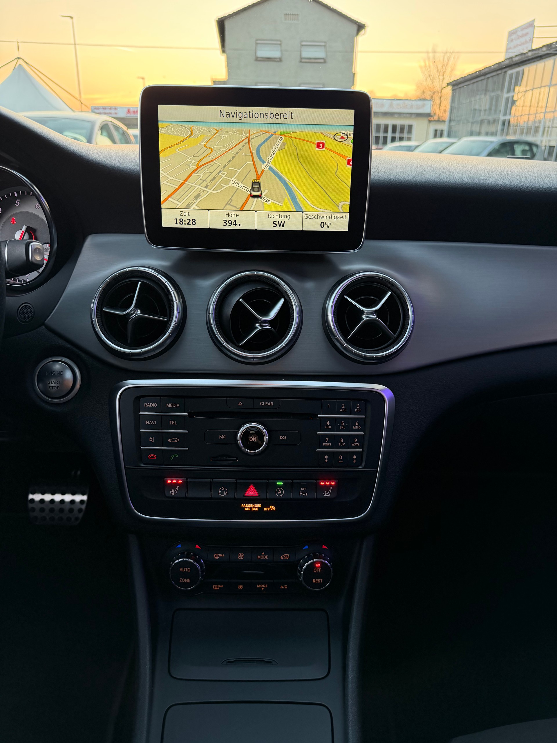 MERCEDES-BENZ CLA Shooting Brake 200 AMG Line 7G-DCT-image-14