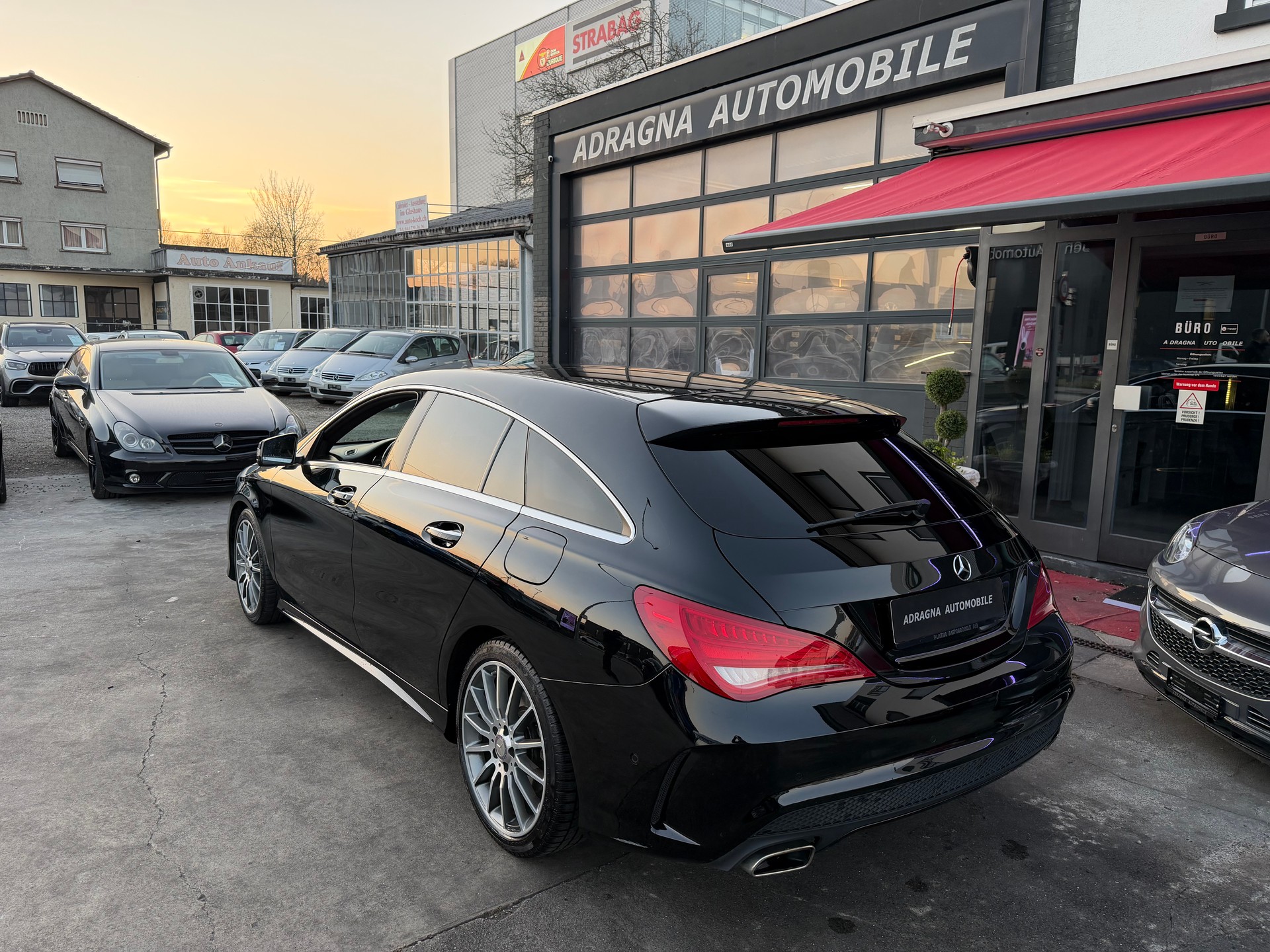 MERCEDES-BENZ CLA Shooting Brake 200 AMG Line 7G-DCT-image-4