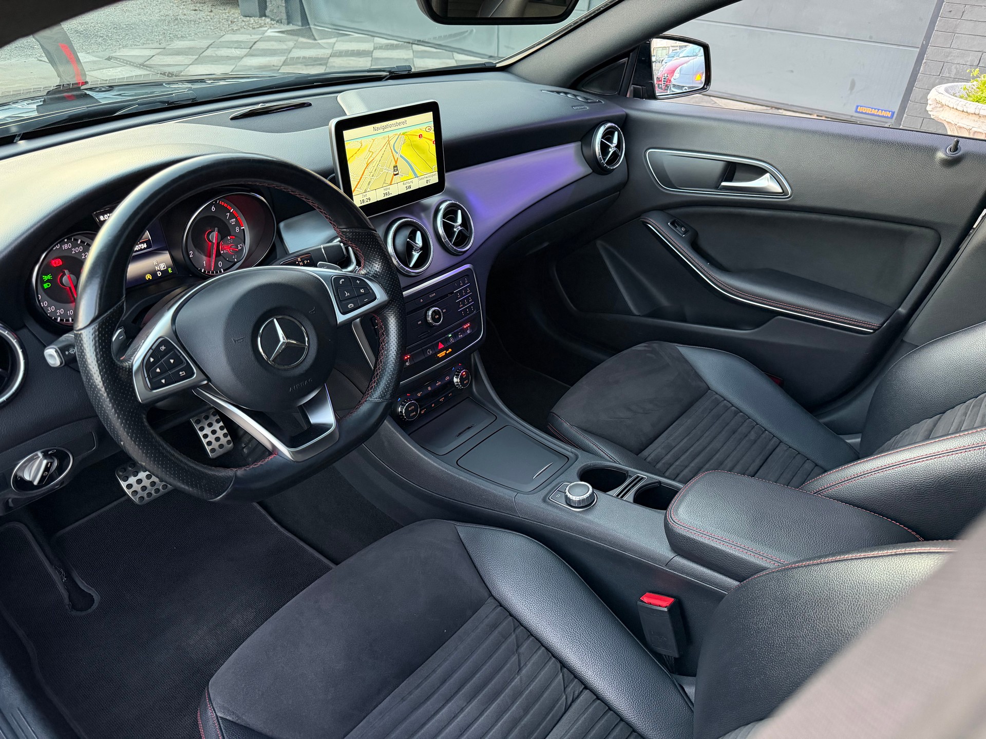 MERCEDES-BENZ CLA Shooting Brake 200 AMG Line 7G-DCT-image-7