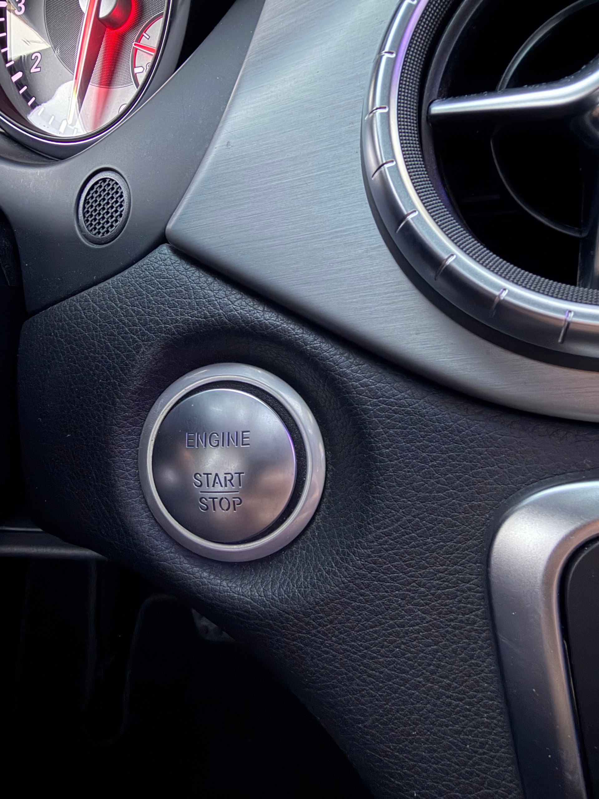 MERCEDES-BENZ CLA Shooting Brake 200 AMG Line 7G-DCT-image-16