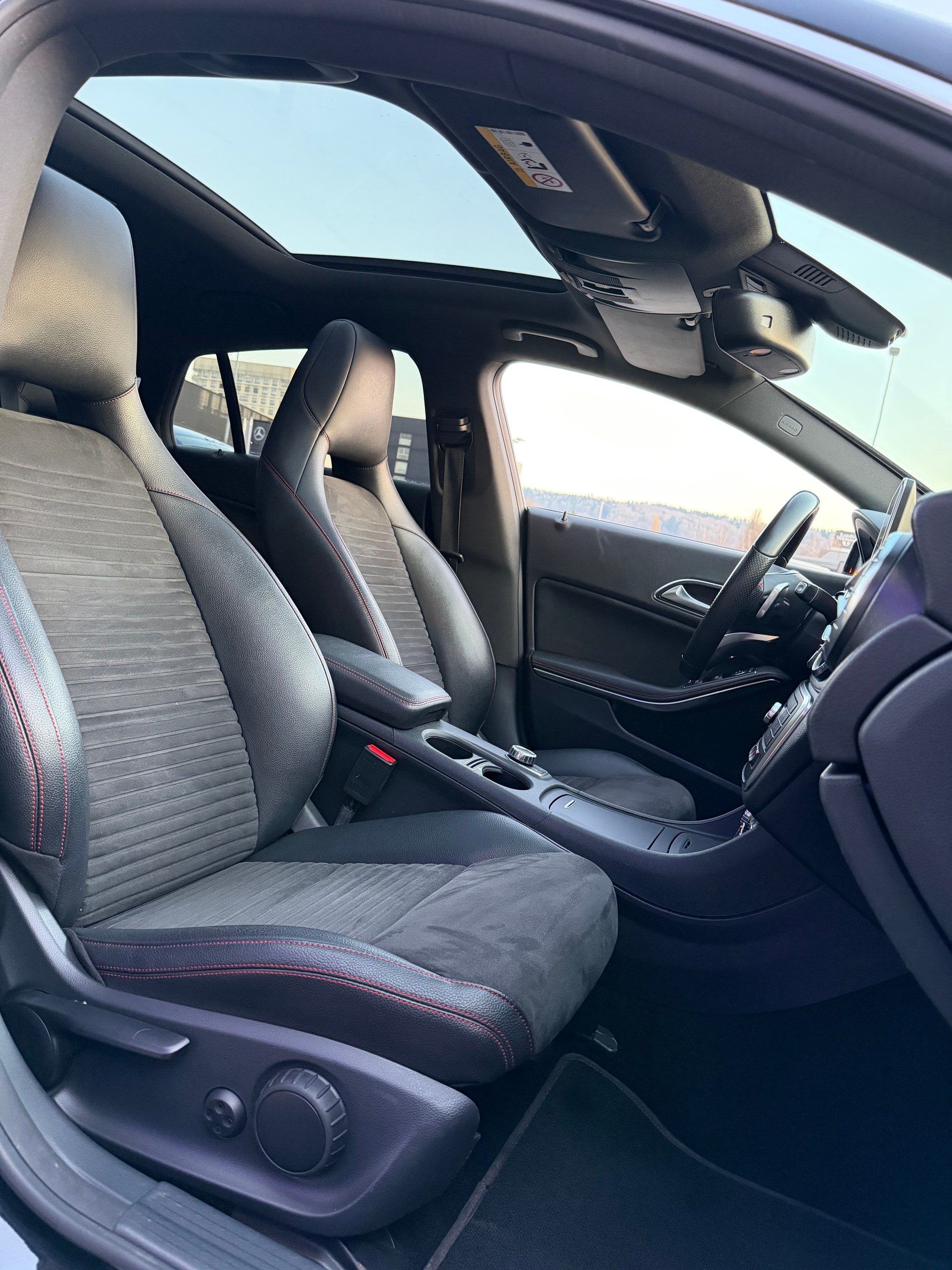MERCEDES-BENZ CLA Shooting Brake 200 AMG Line 7G-DCT-image-19