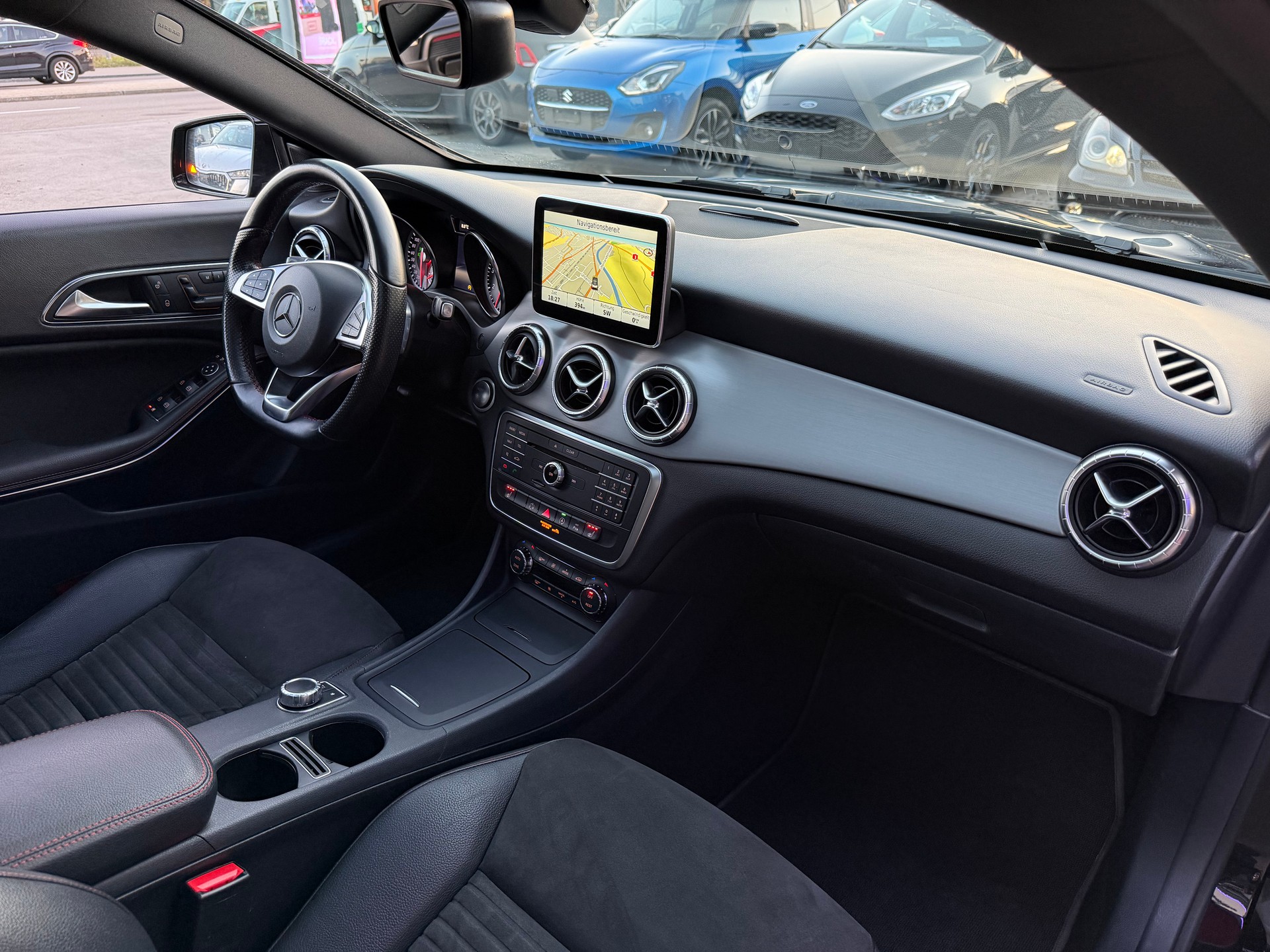 MERCEDES-BENZ CLA Shooting Brake 200 AMG Line 7G-DCT-image-18