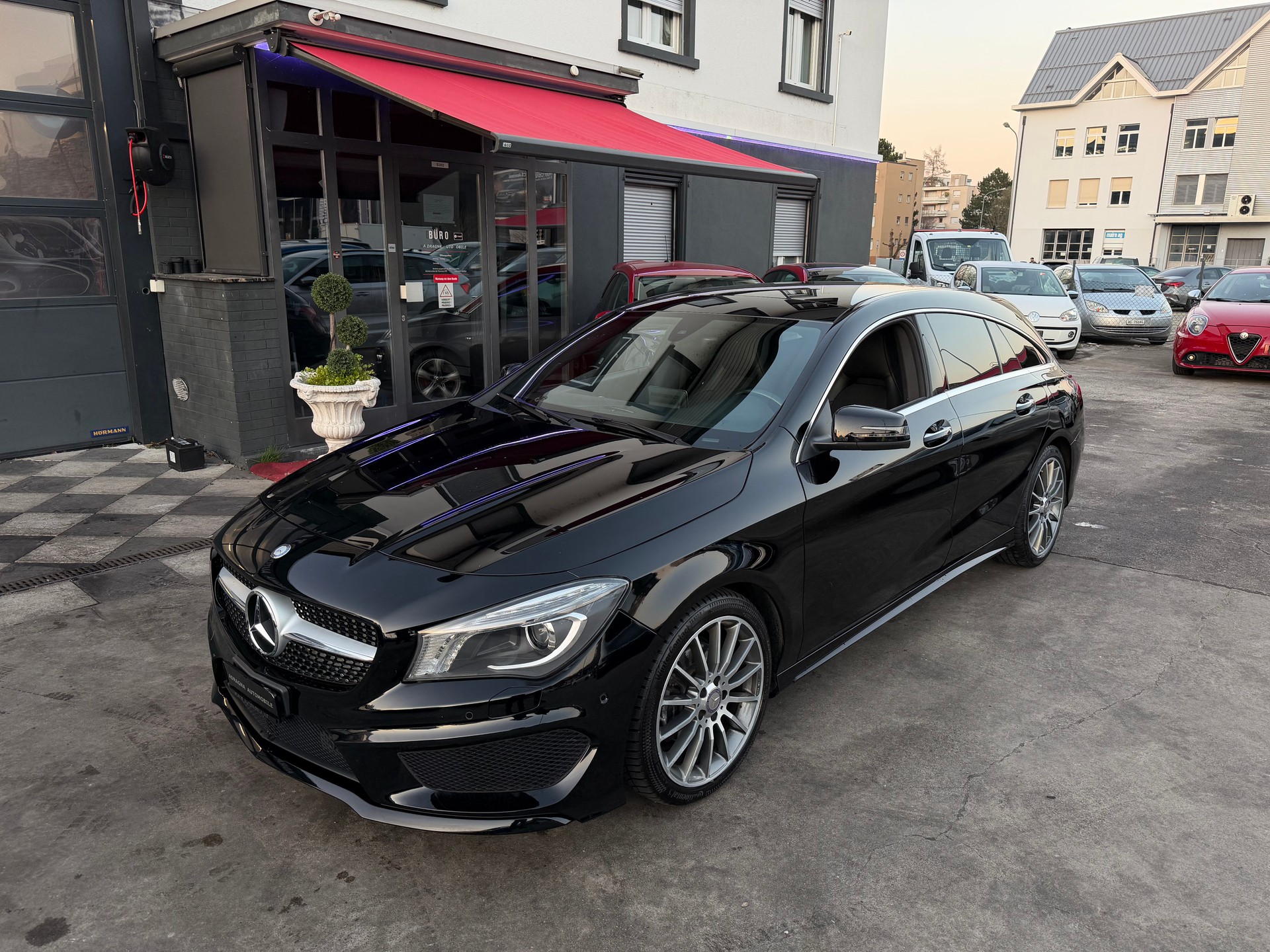 MERCEDES-BENZ CLA Shooting Brake 200 AMG Line 7G-DCT-image-2