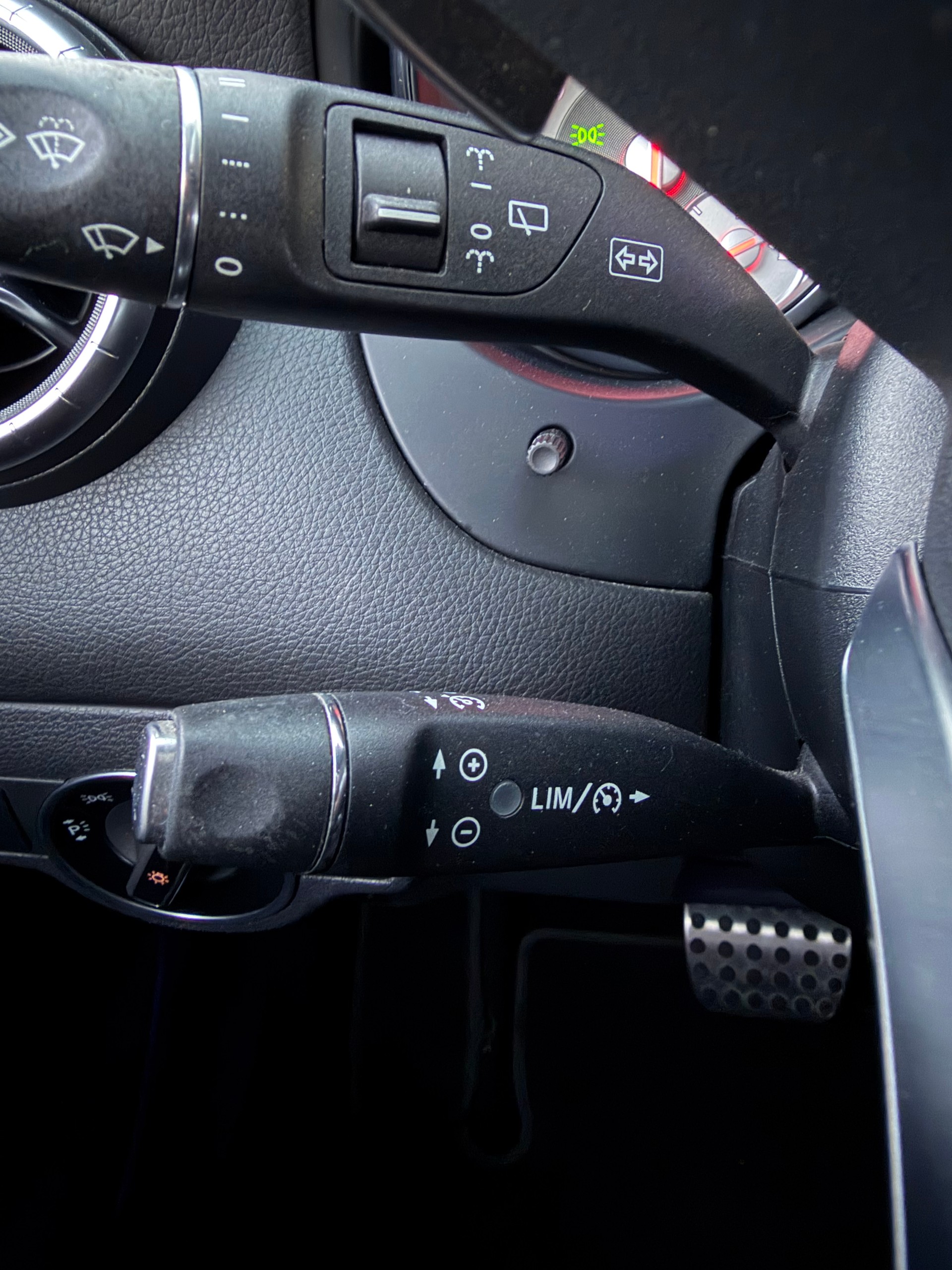 MERCEDES-BENZ CLA Shooting Brake 200 AMG Line 7G-DCT-image-17