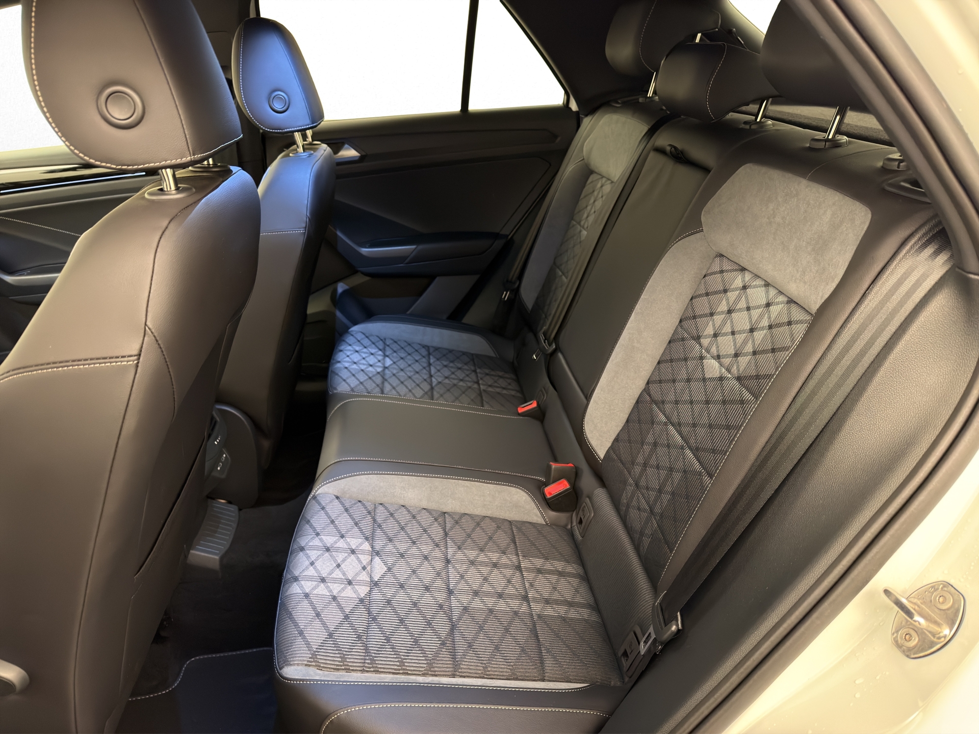 VW T-Roc 1.5 TSI R-Line DSG-image-7