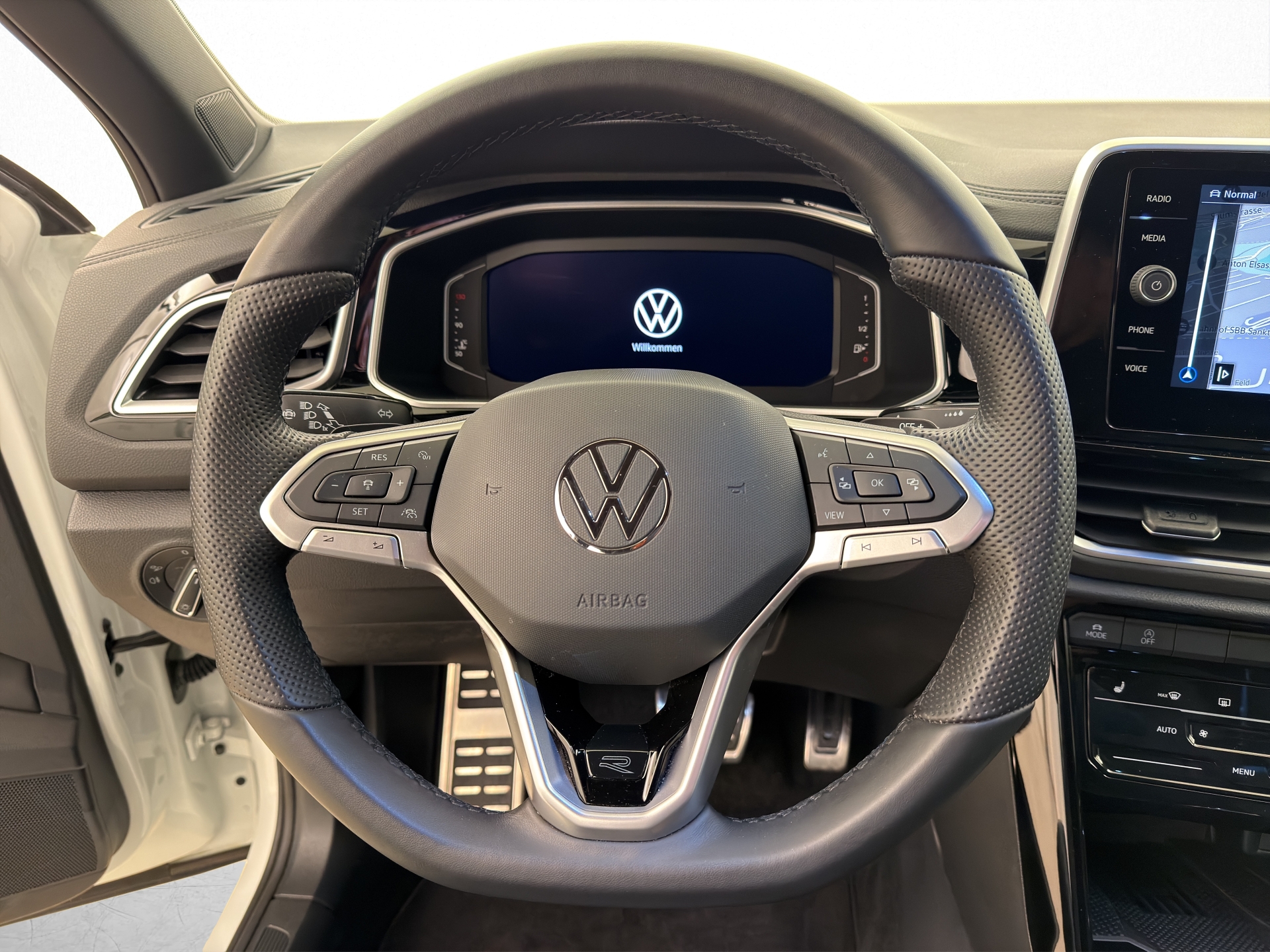 VW T-Roc 1.5 TSI R-Line DSG-image-4