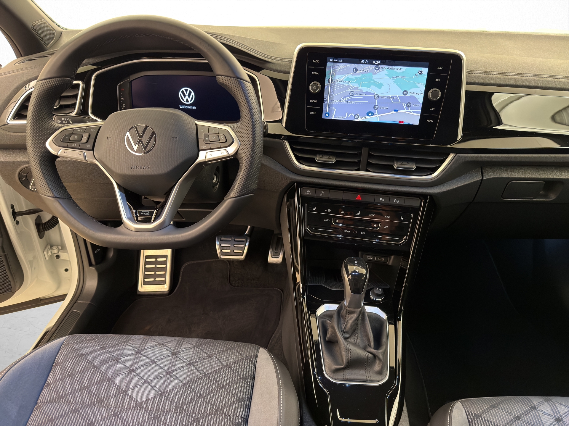 VW T-Roc 1.5 TSI R-Line DSG-image-5