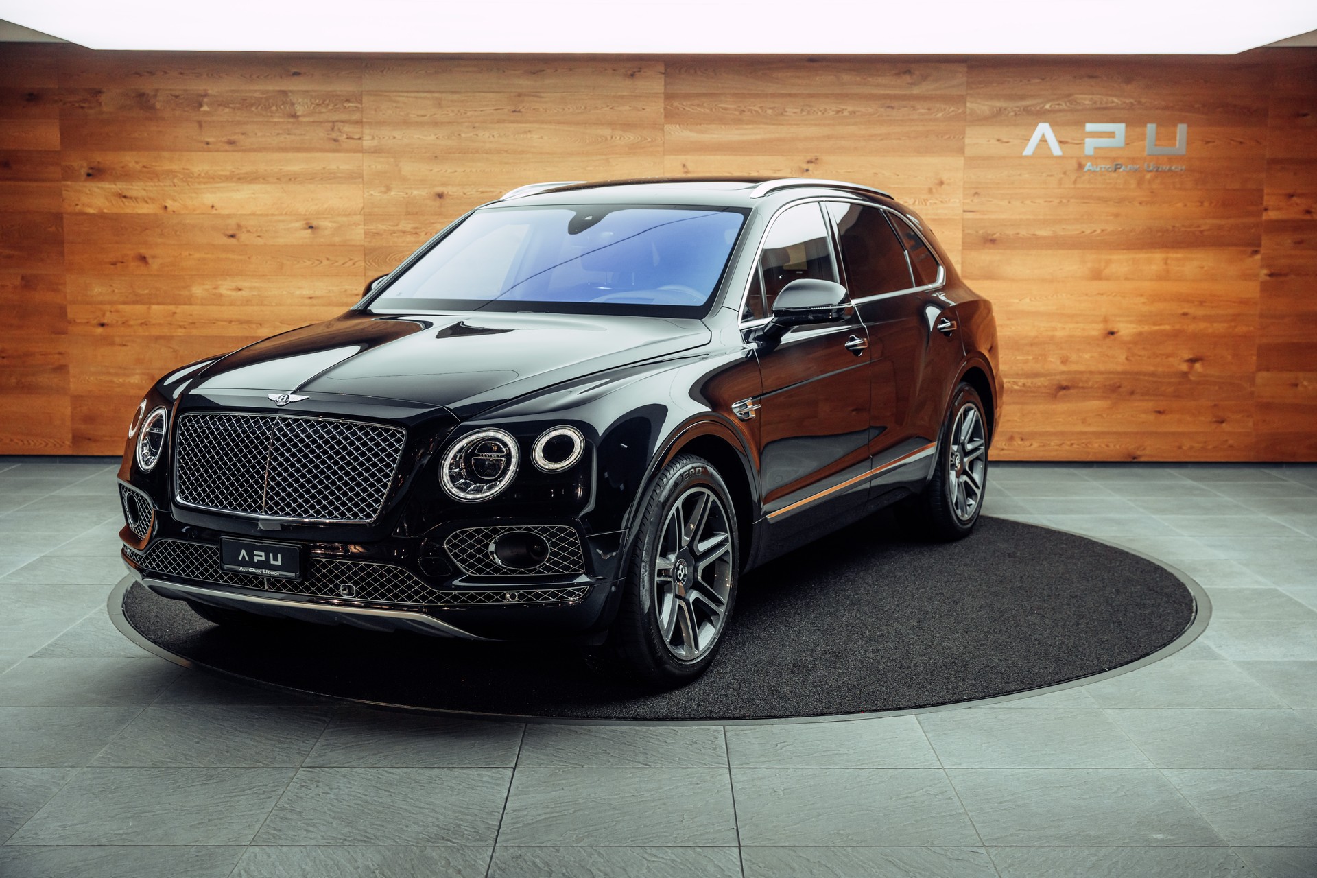 BENTLEY Bentayga V8 Mulliner-image-3
