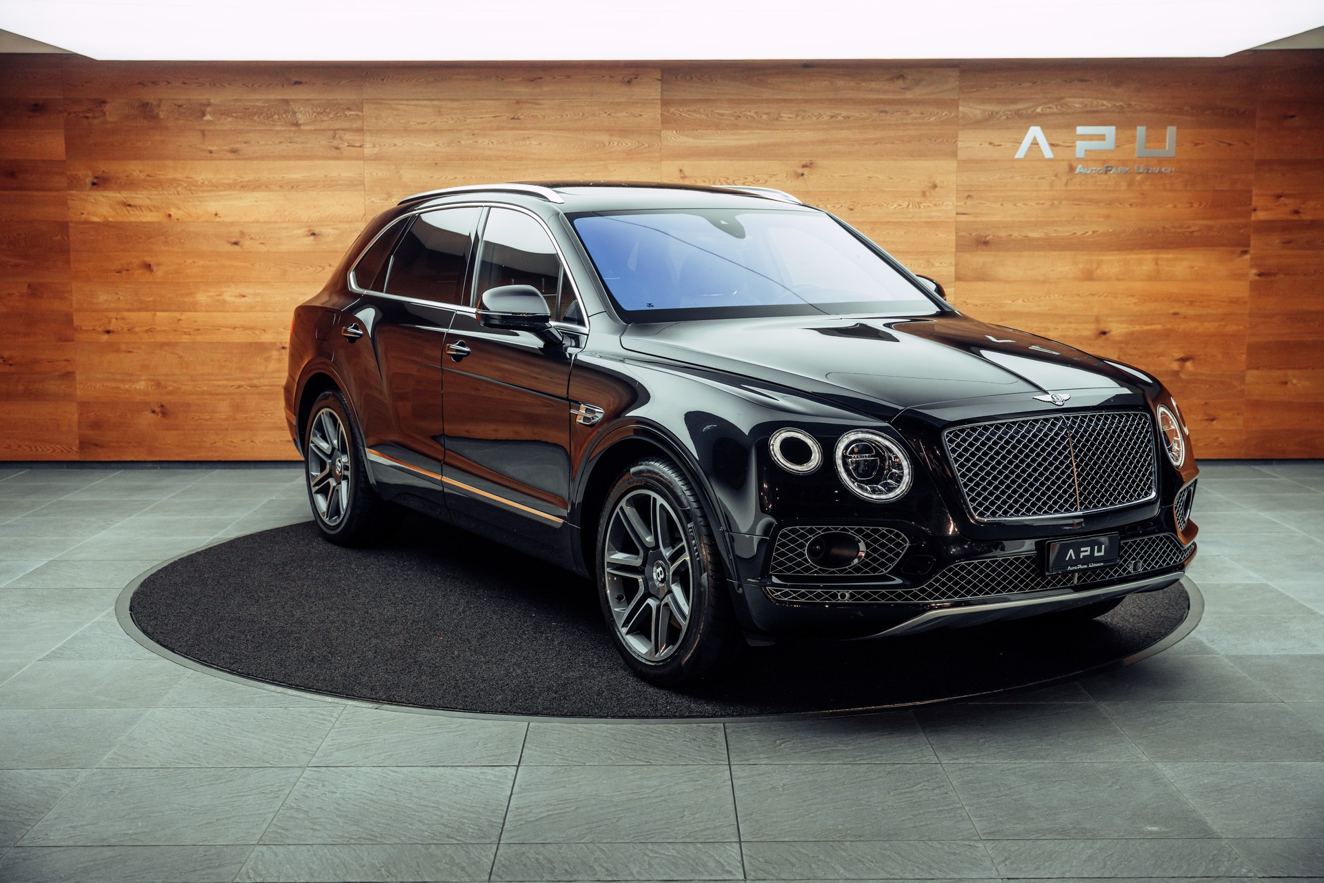 BENTLEY Bentayga V8 Mulliner-image-0