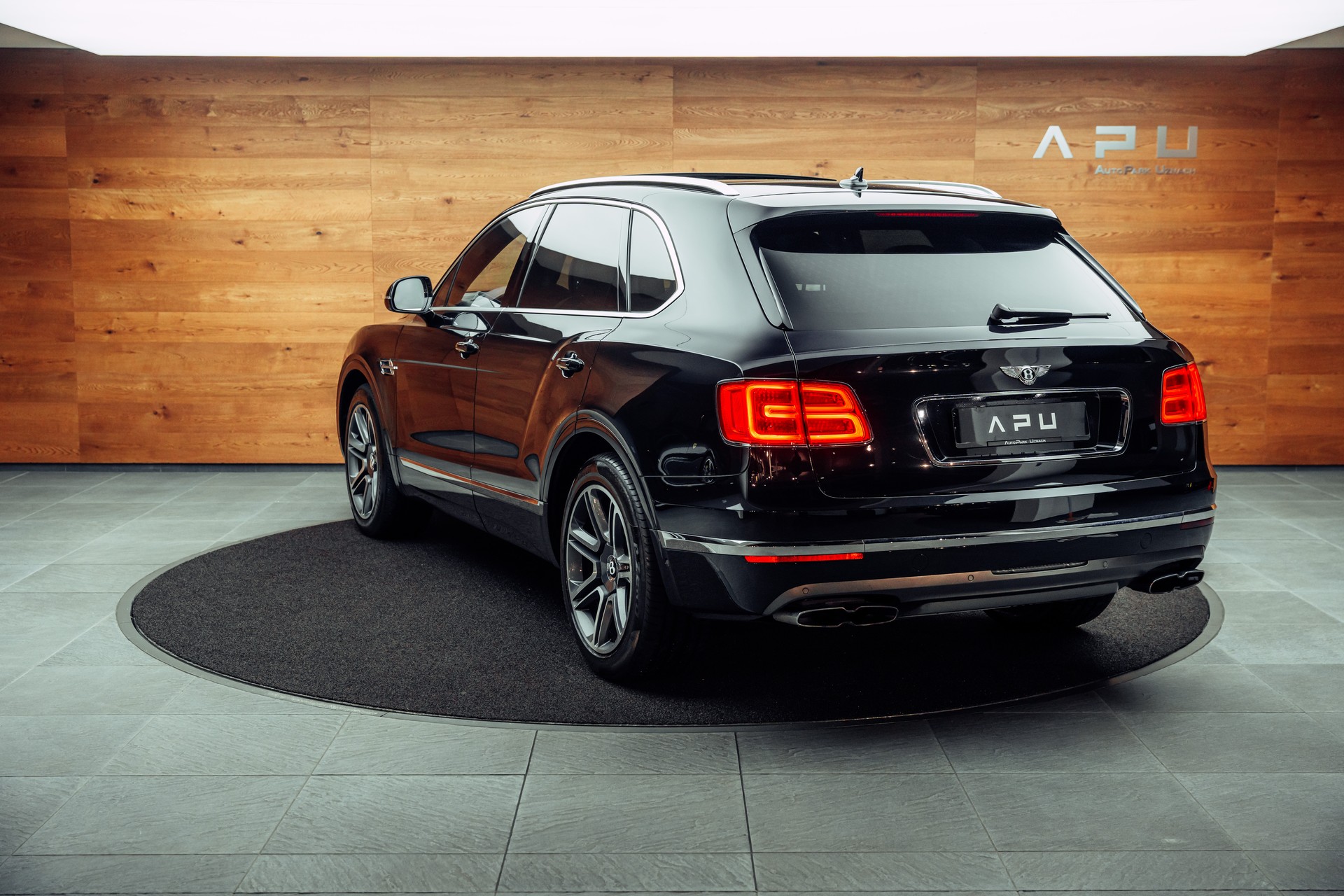 BENTLEY Bentayga V8 Mulliner-image-2