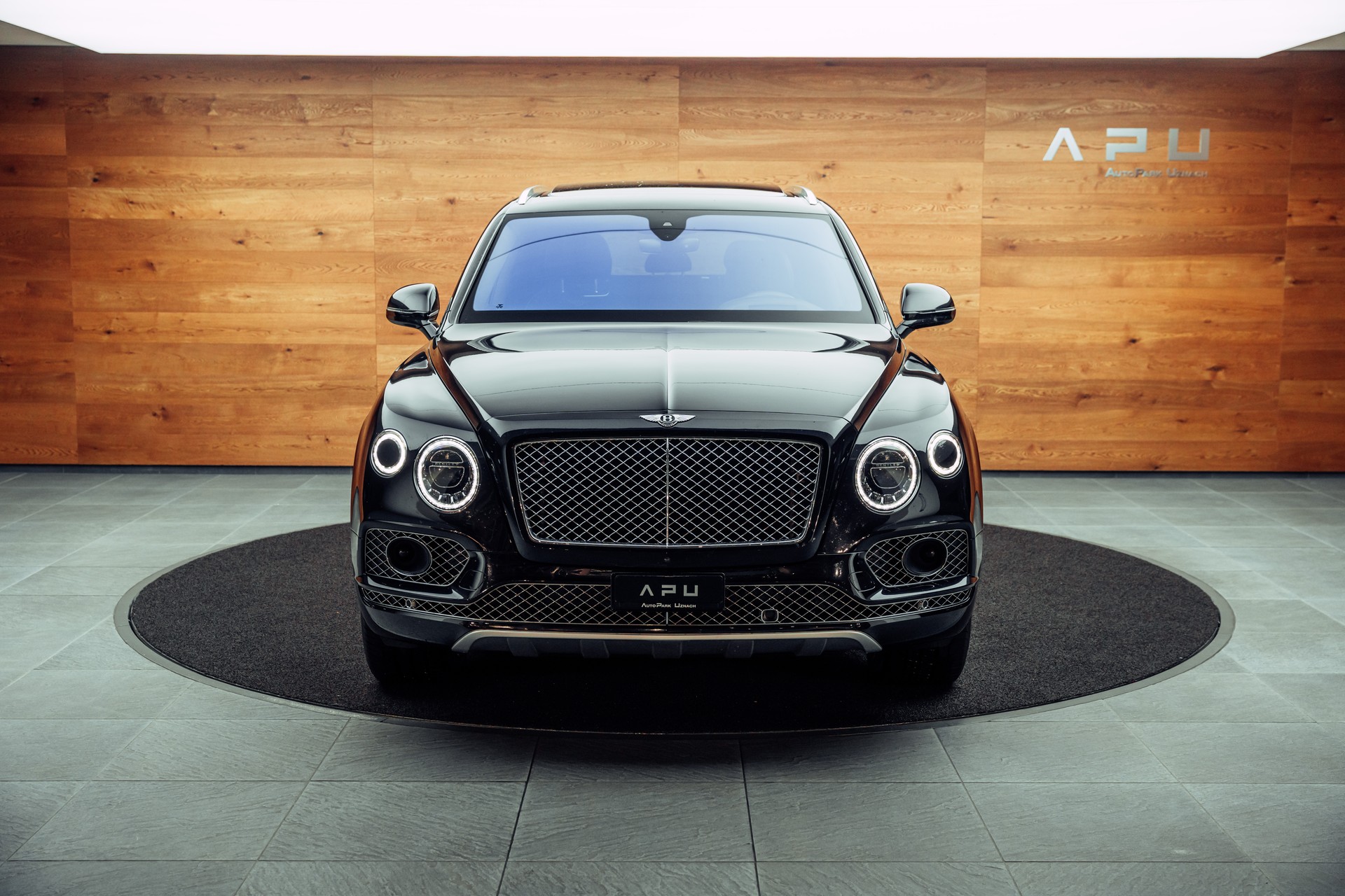 BENTLEY Bentayga V8 Mulliner-image-18