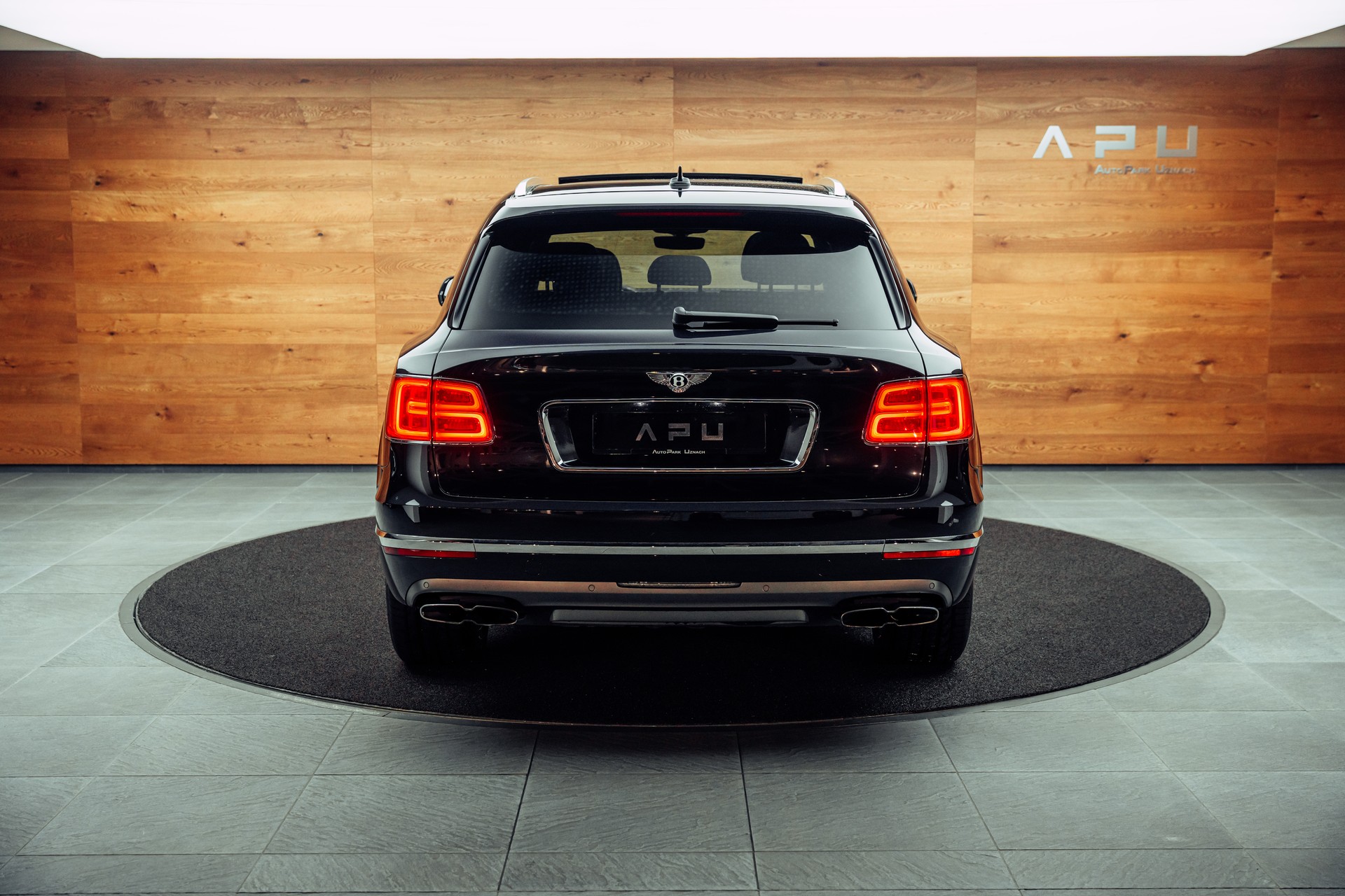 BENTLEY Bentayga V8 Mulliner-image-17