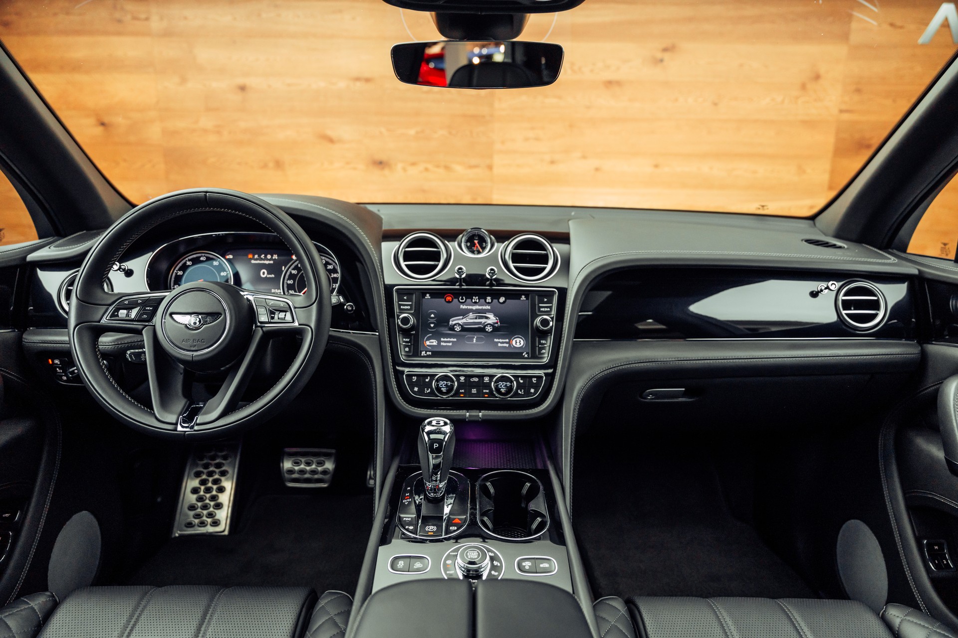 BENTLEY Bentayga V8 Mulliner-image-4