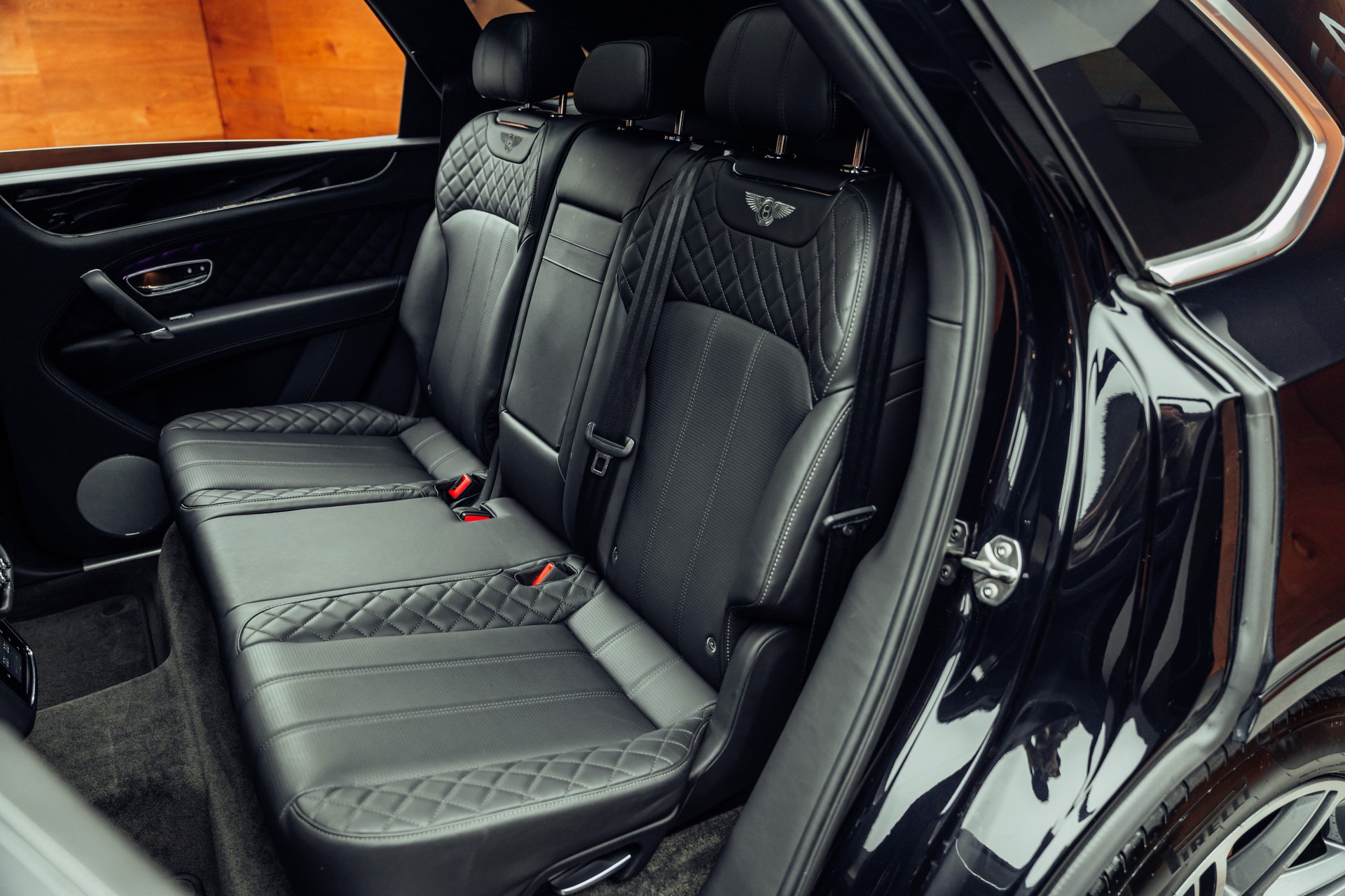 BENTLEY Bentayga V8 Mulliner-image-7