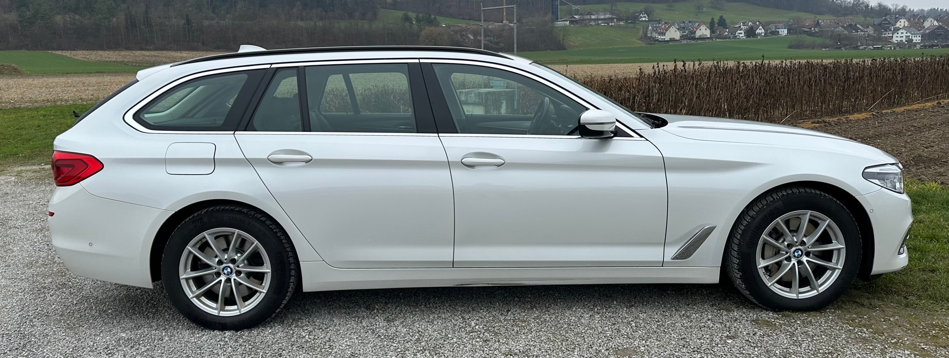 BMW 530d xDrive Touring Luxury Line Steptronic-image-0