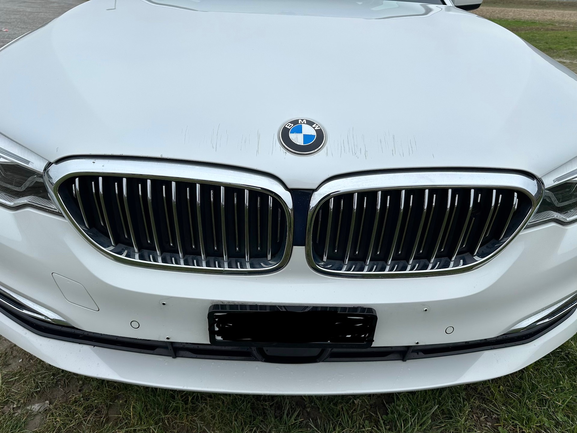 BMW 530d xDrive Touring Luxury Line Steptronic-image-2