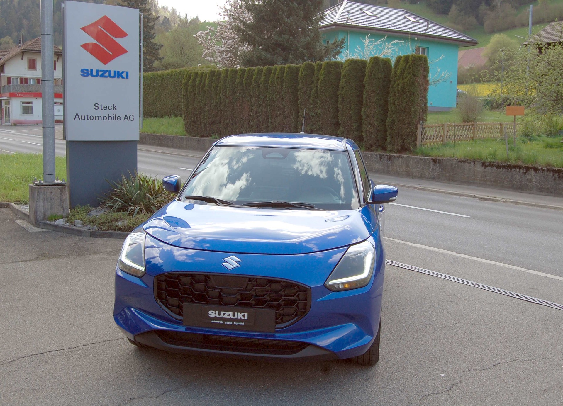 SUZUKI Swift 1.2 Sakura Top Hybrid 4x4-image-2