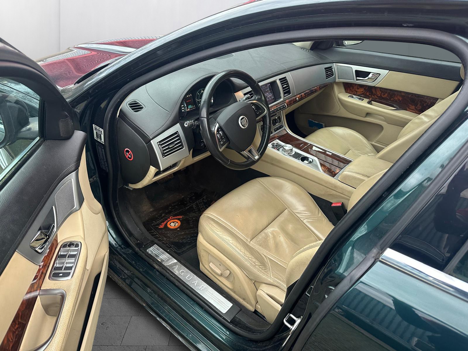 JAGUAR XF 3.0d V6 Luxury-image-7