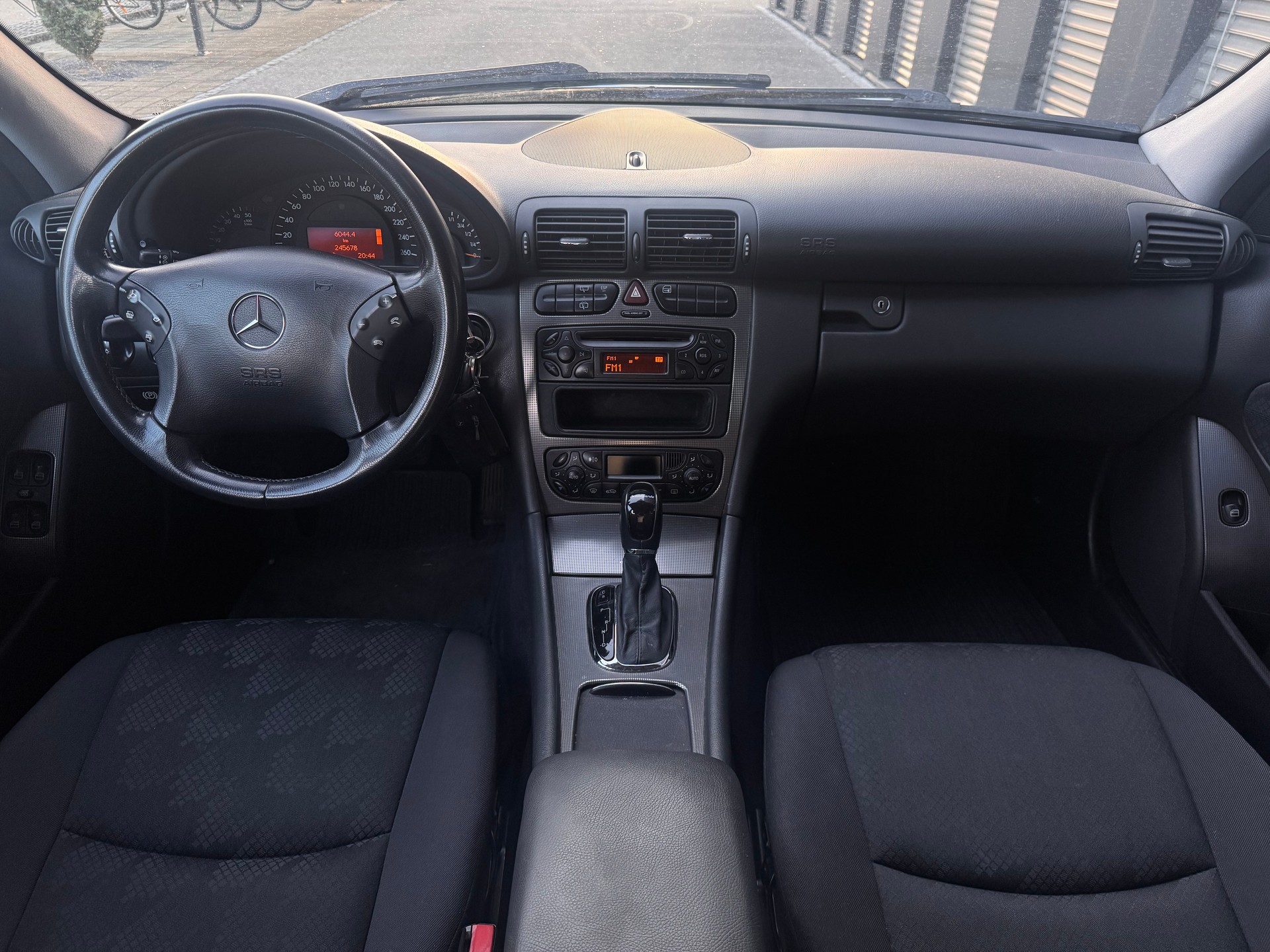 MERCEDES-BENZ C 220 CDI Elégance-image-12
