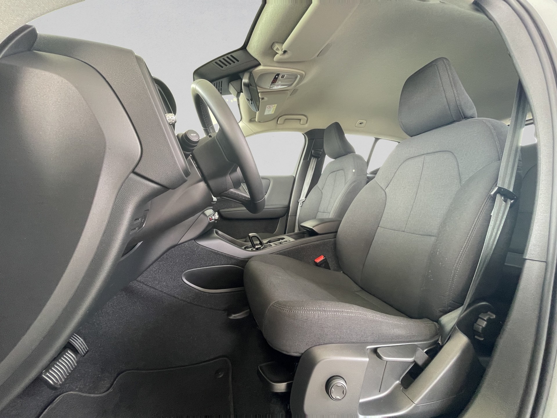 VOLVO XC40 B3 Benzin Mild Hybrid Essential DCT-image-7