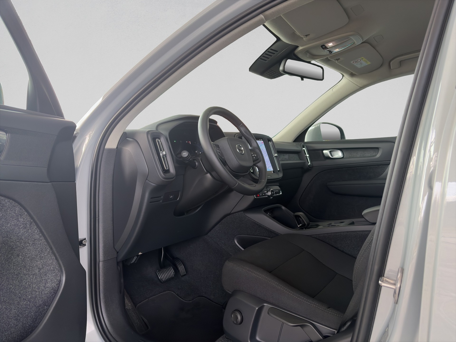 VOLVO XC40 B3 Benzin Mild Hybrid Essential DCT-image-18