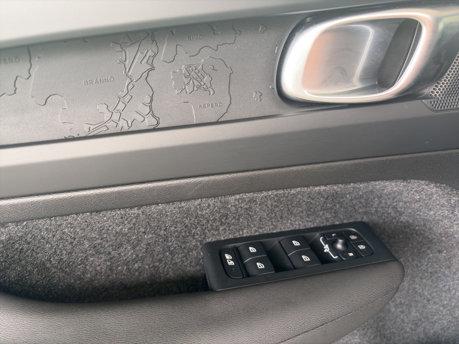 VOLVO XC40 B3 Benzin Mild Hybrid Essential DCT-image-9
