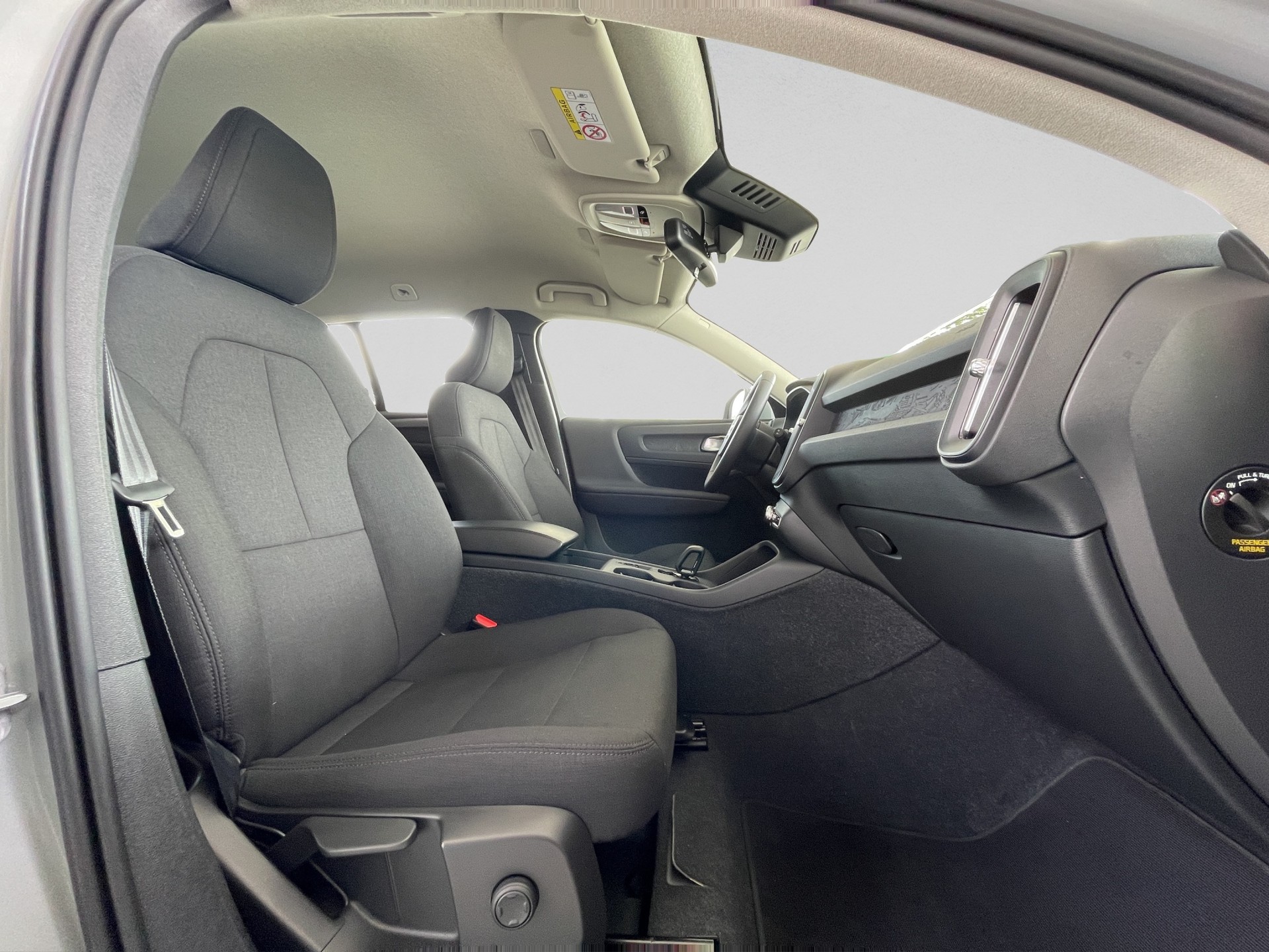 VOLVO XC40 B3 Benzin Mild Hybrid Essential DCT-image-19