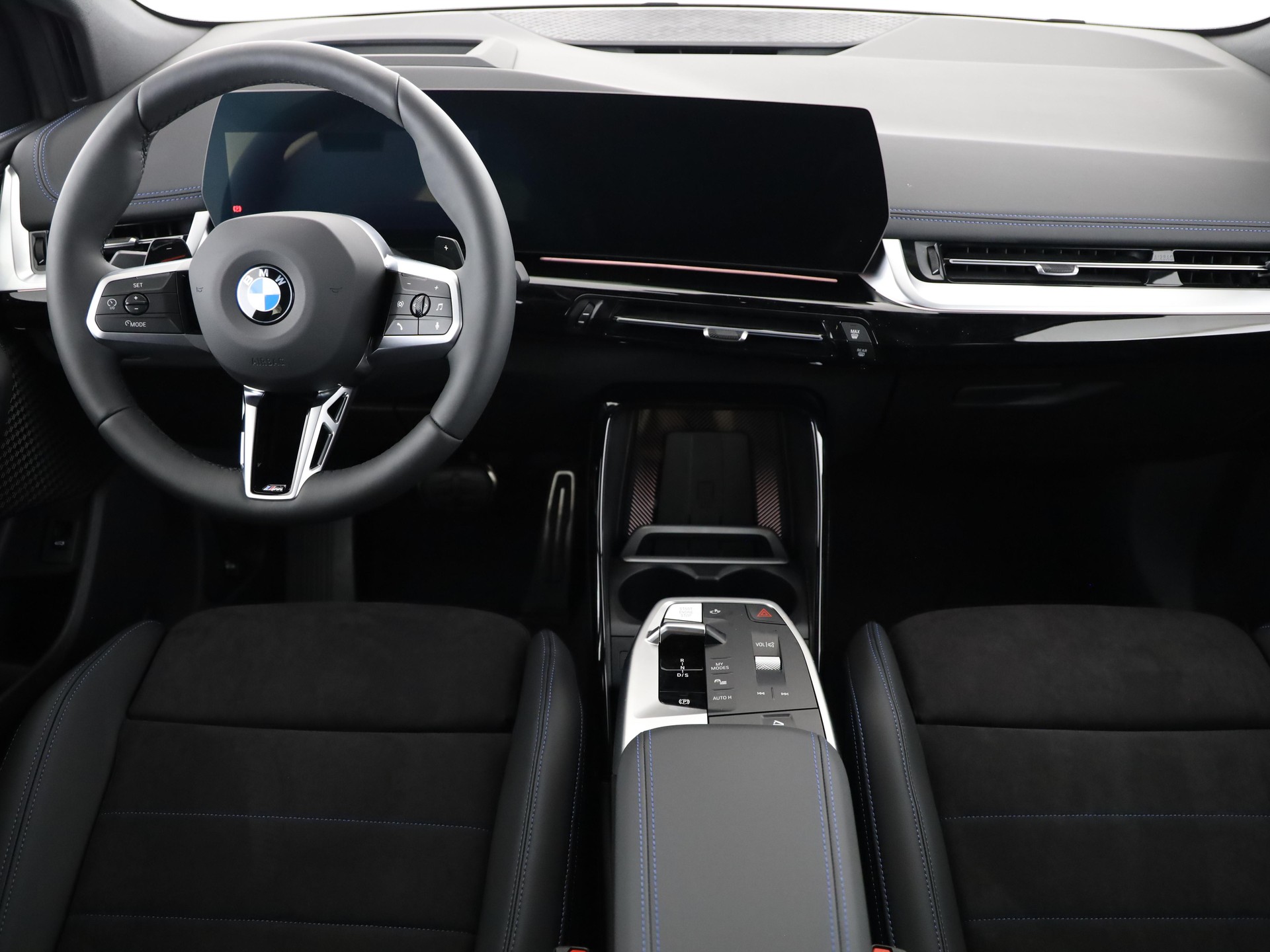 BMW 223i xDrive Active Tourer-image-4