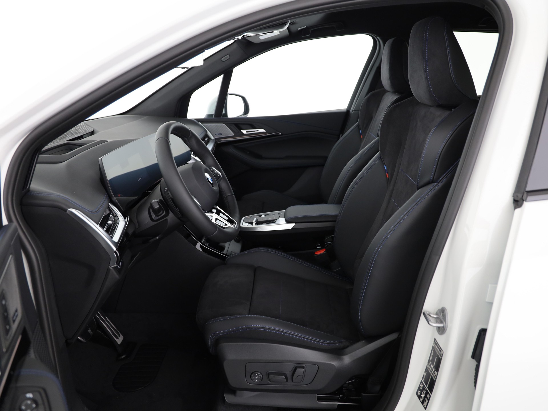 BMW 223i xDrive Active Tourer-showroom-element-3