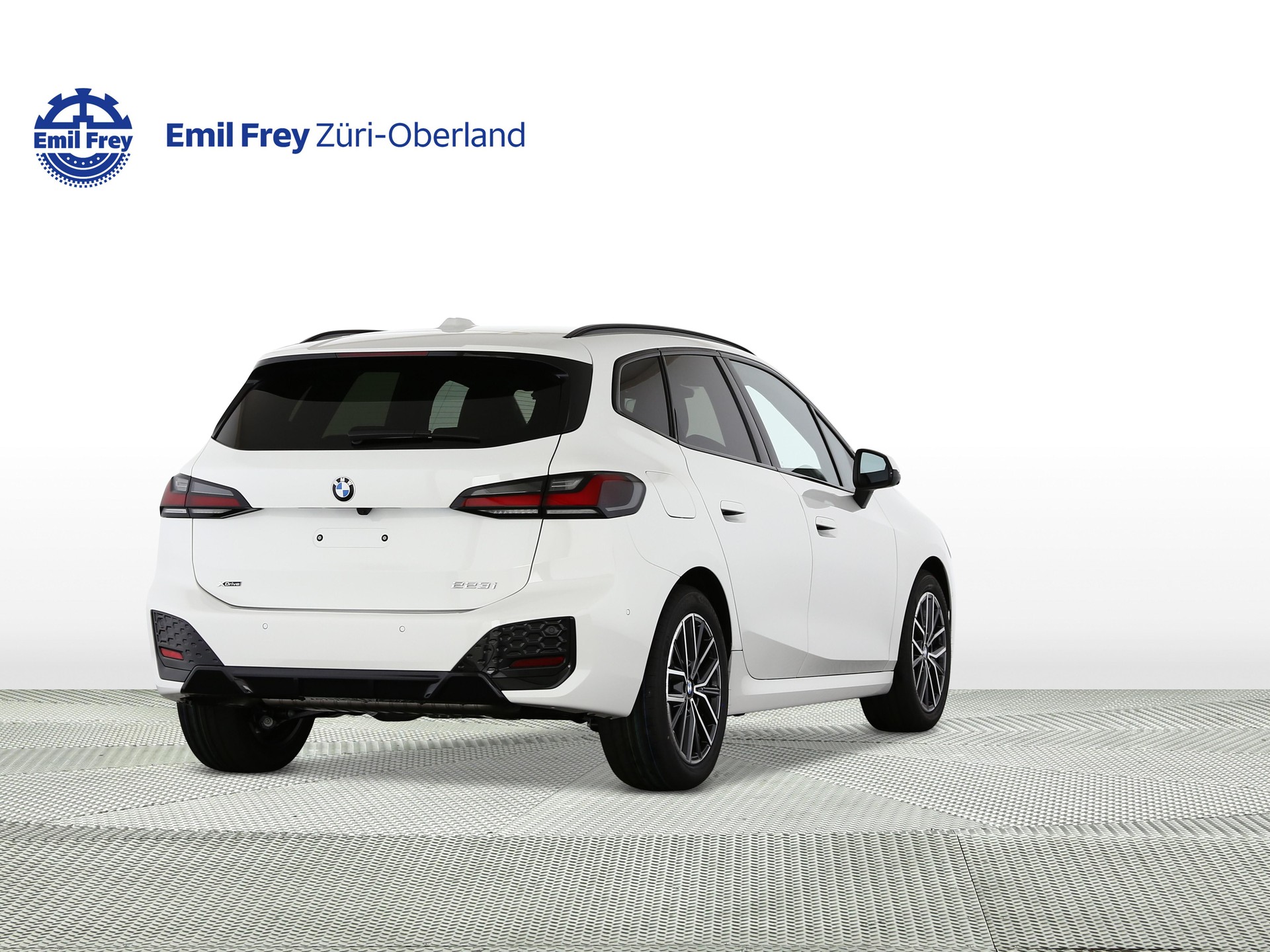 BMW 223i xDrive Active Tourer-showroom-element-2