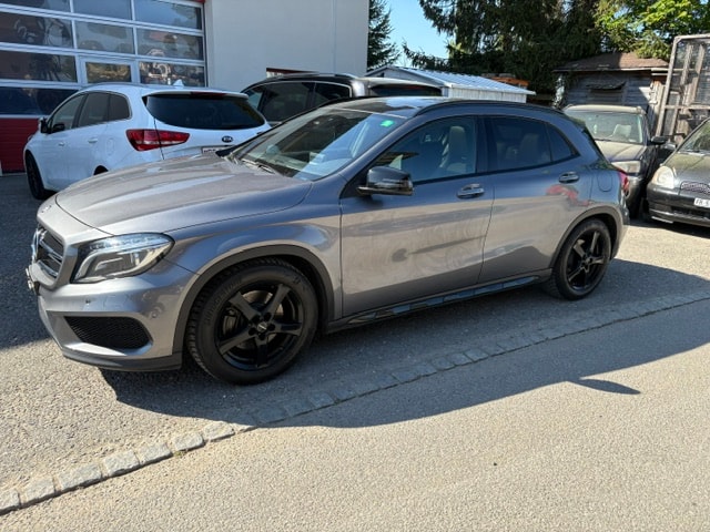 MERCEDES-BENZ GLA 250 AMG Line 4Matic 7G-DCT-image-2